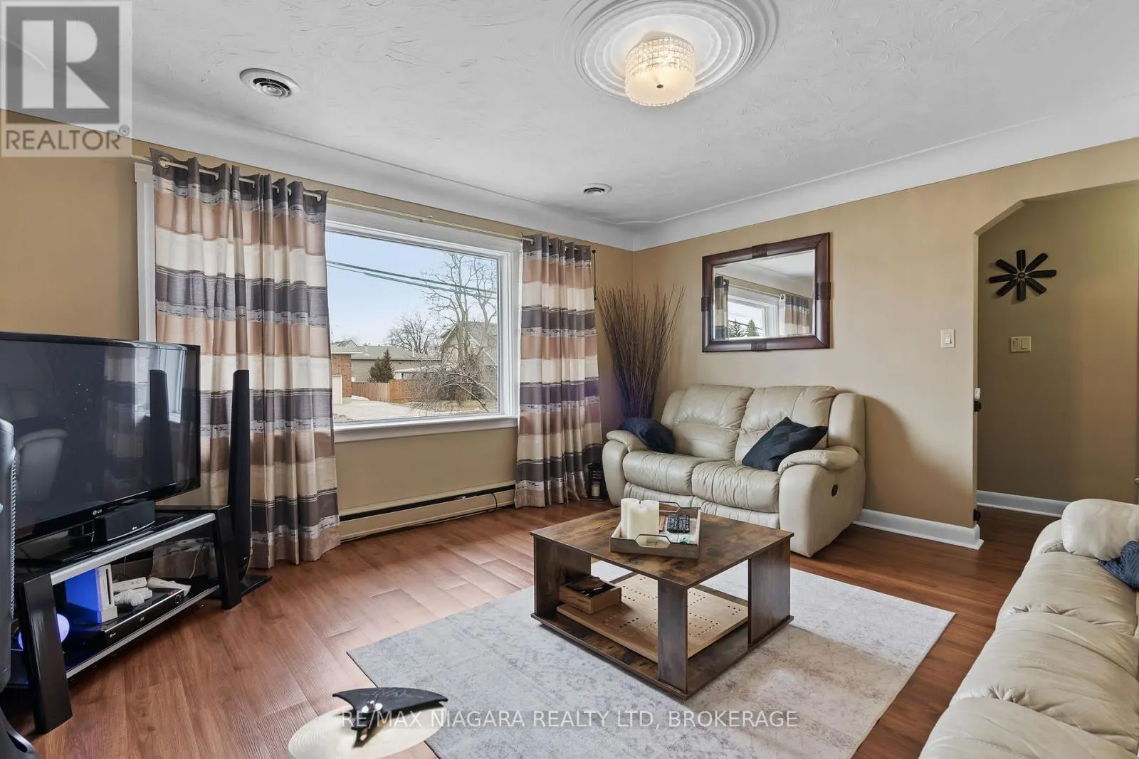 506 MAIN STREET W