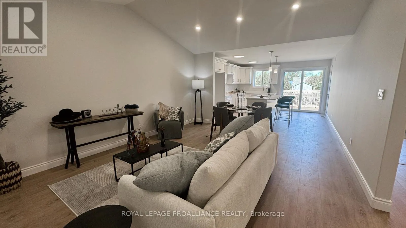 31 CLAYTON JOHN AVENUE