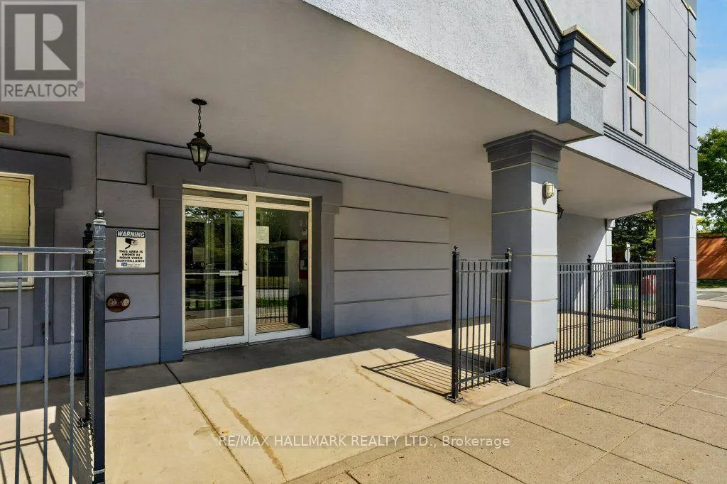 203 - 400 YORK BOULEVARD