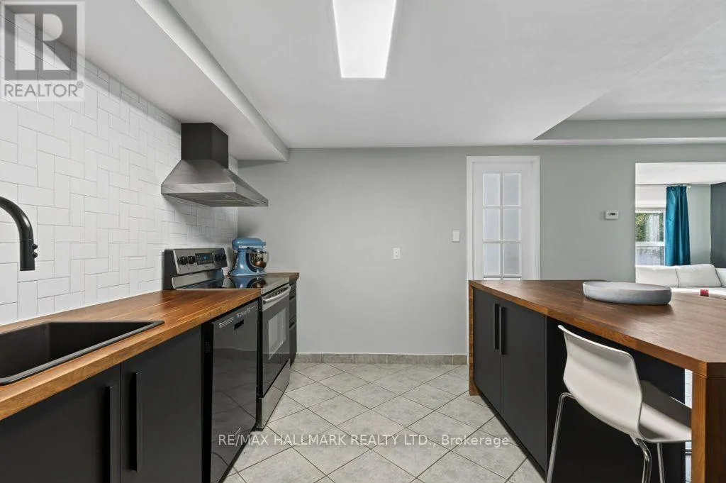 203 - 400 YORK BOULEVARD