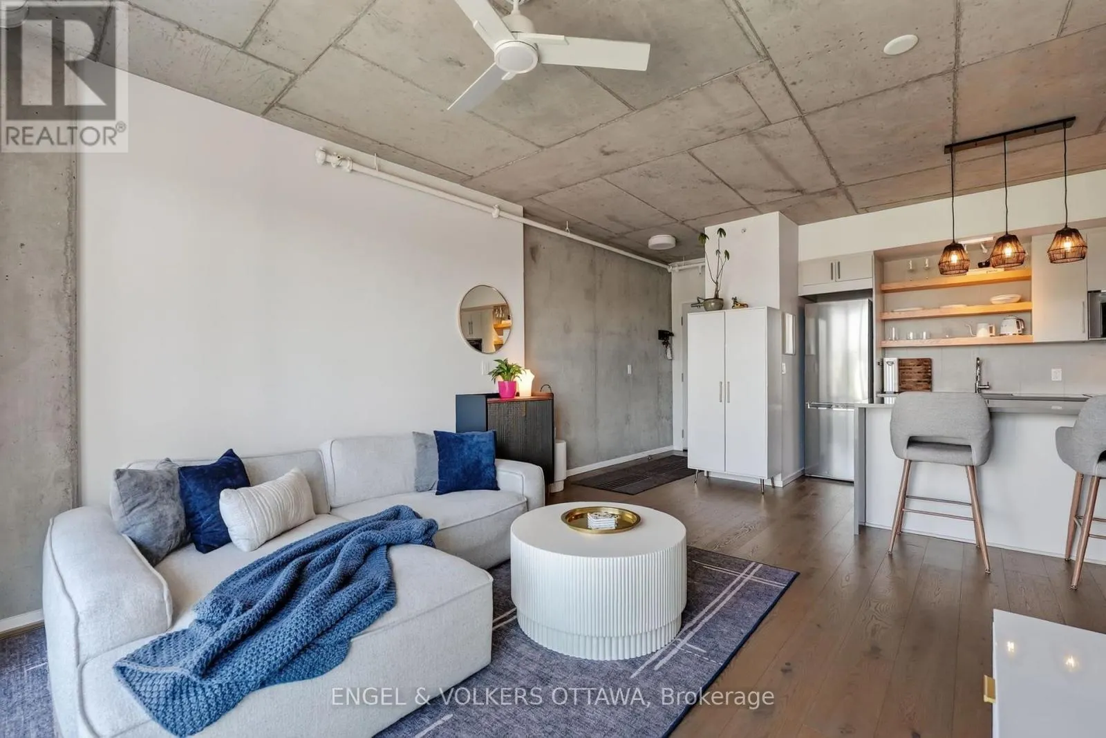 403 - 1000 WELLINGTON STREET W