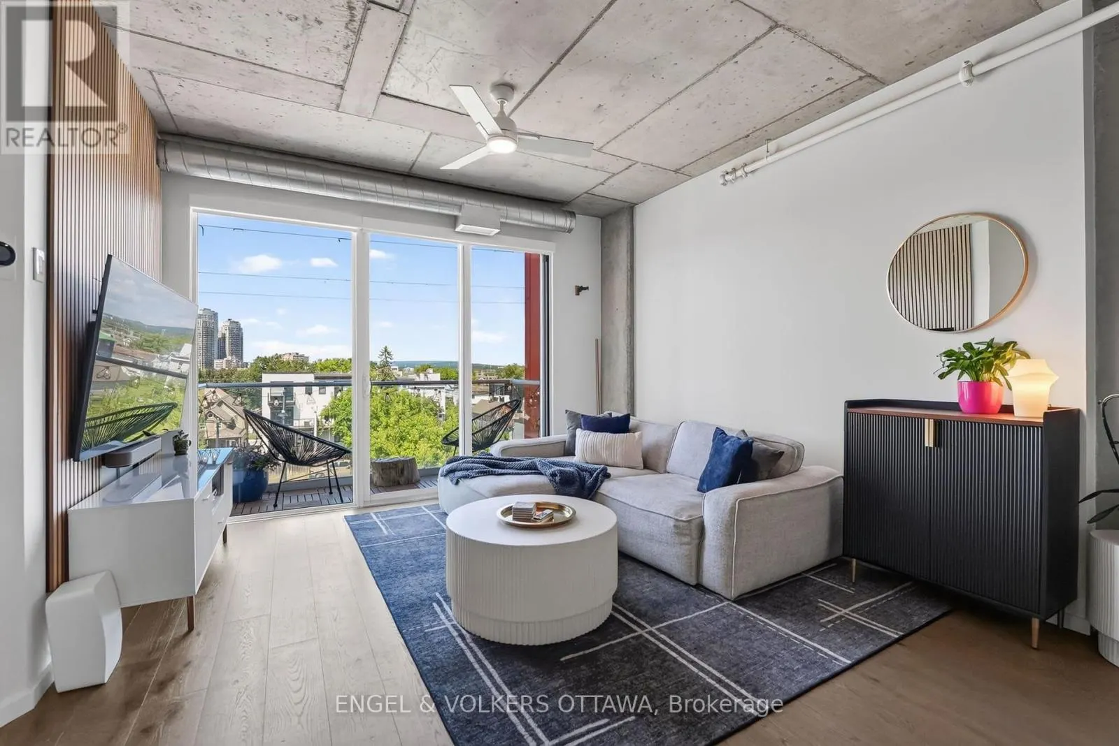 403 - 1000 WELLINGTON STREET W