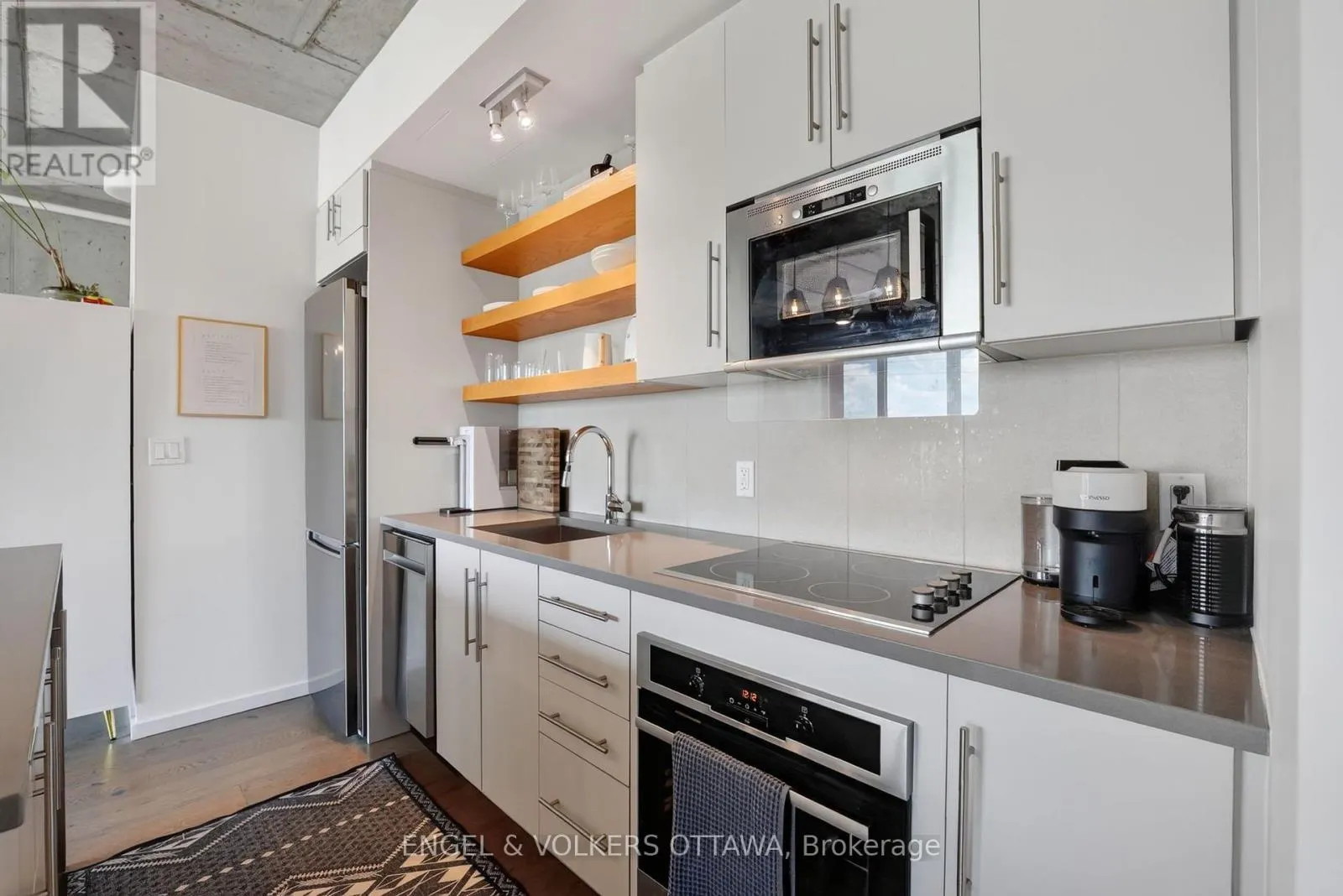 403 - 1000 WELLINGTON STREET W