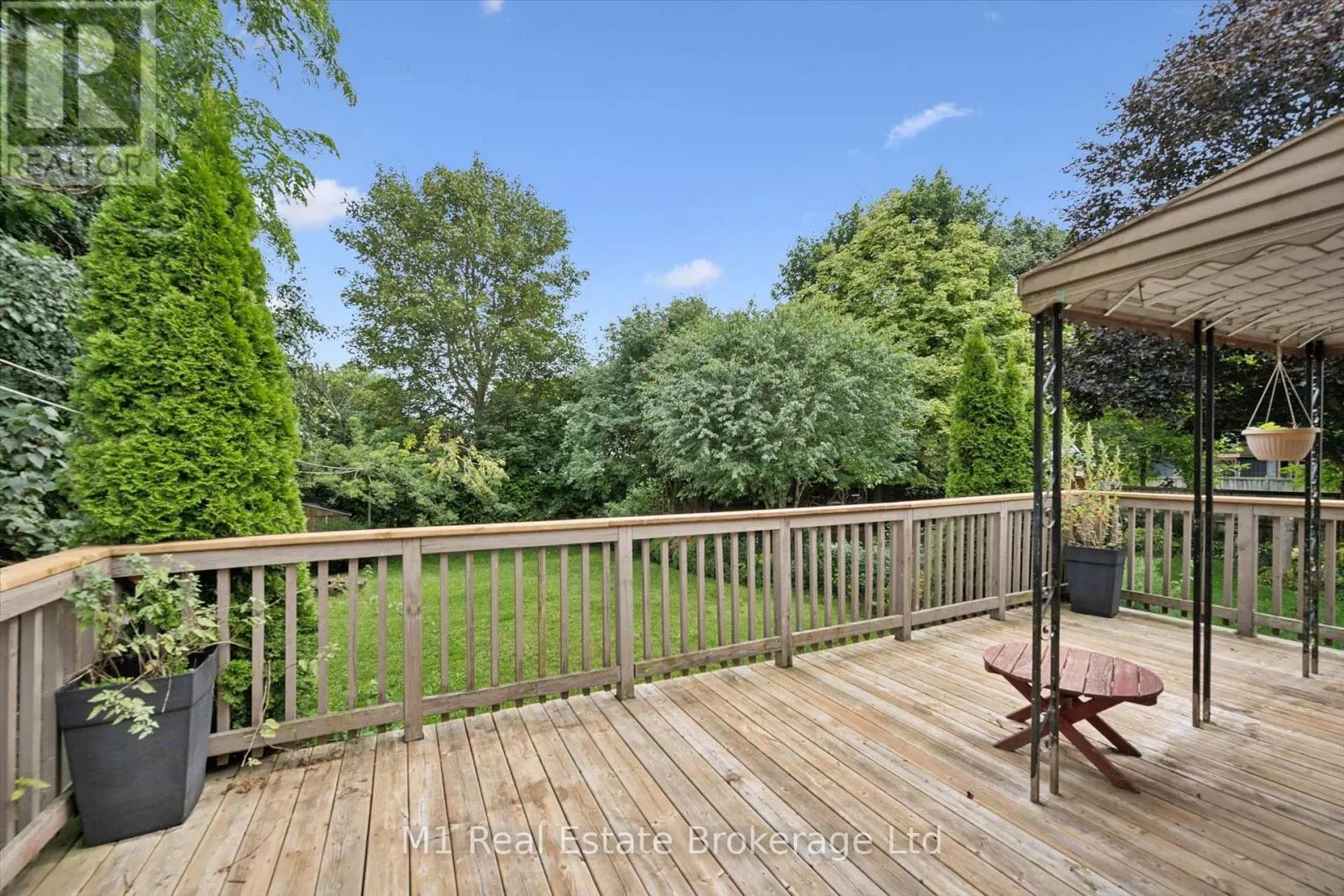 216 PARKSIDE DRIVE E