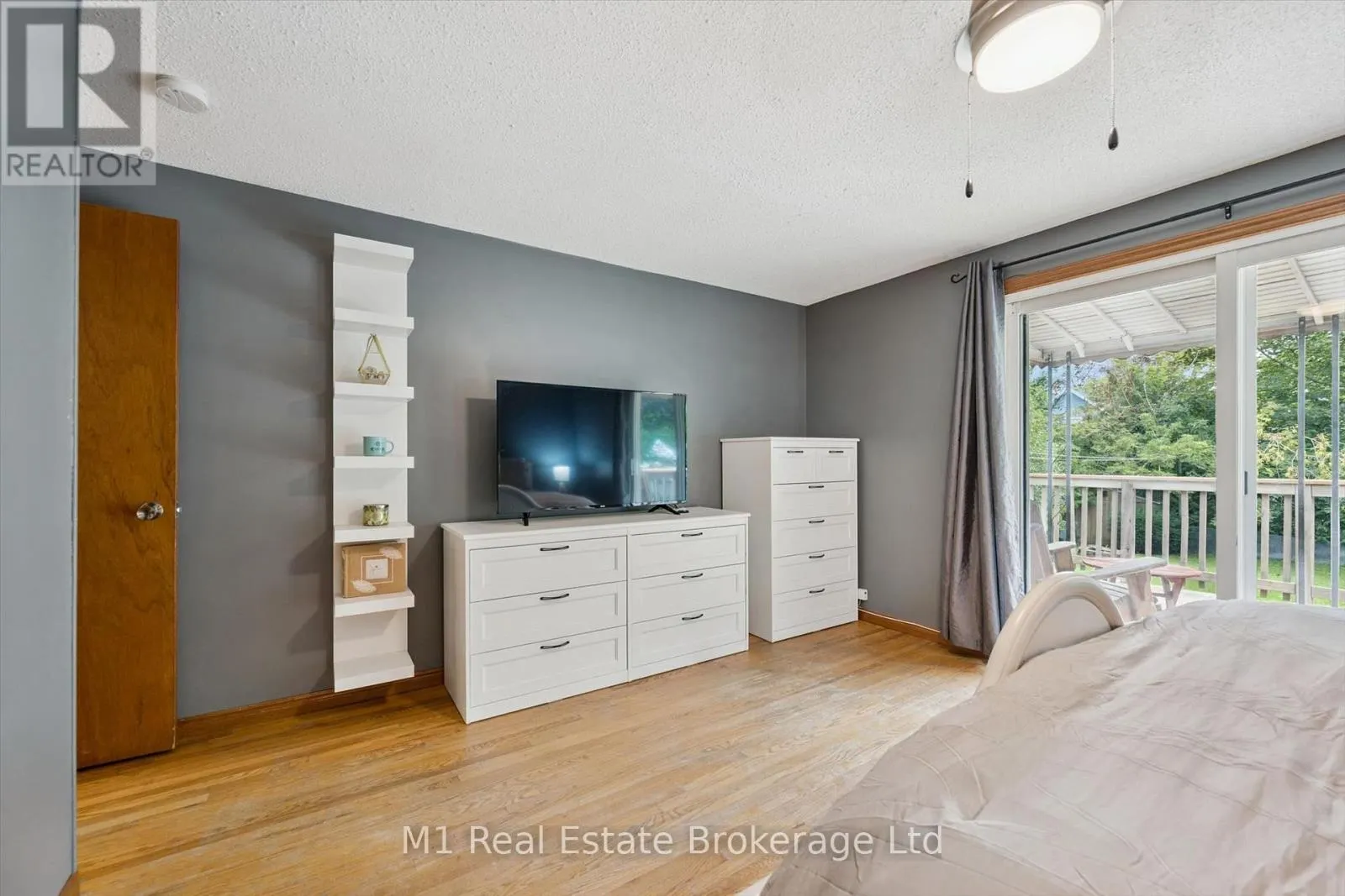 216 PARKSIDE DRIVE E