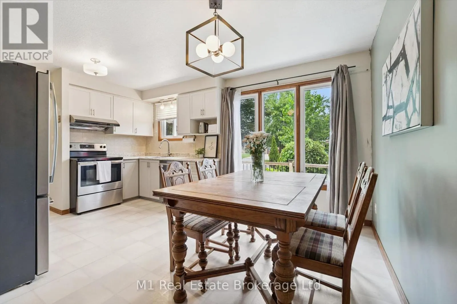 216 PARKSIDE DRIVE E