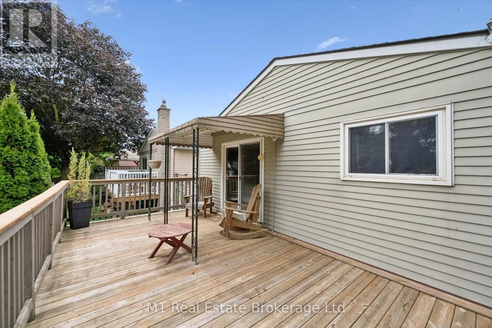 216 PARKSIDE DRIVE E