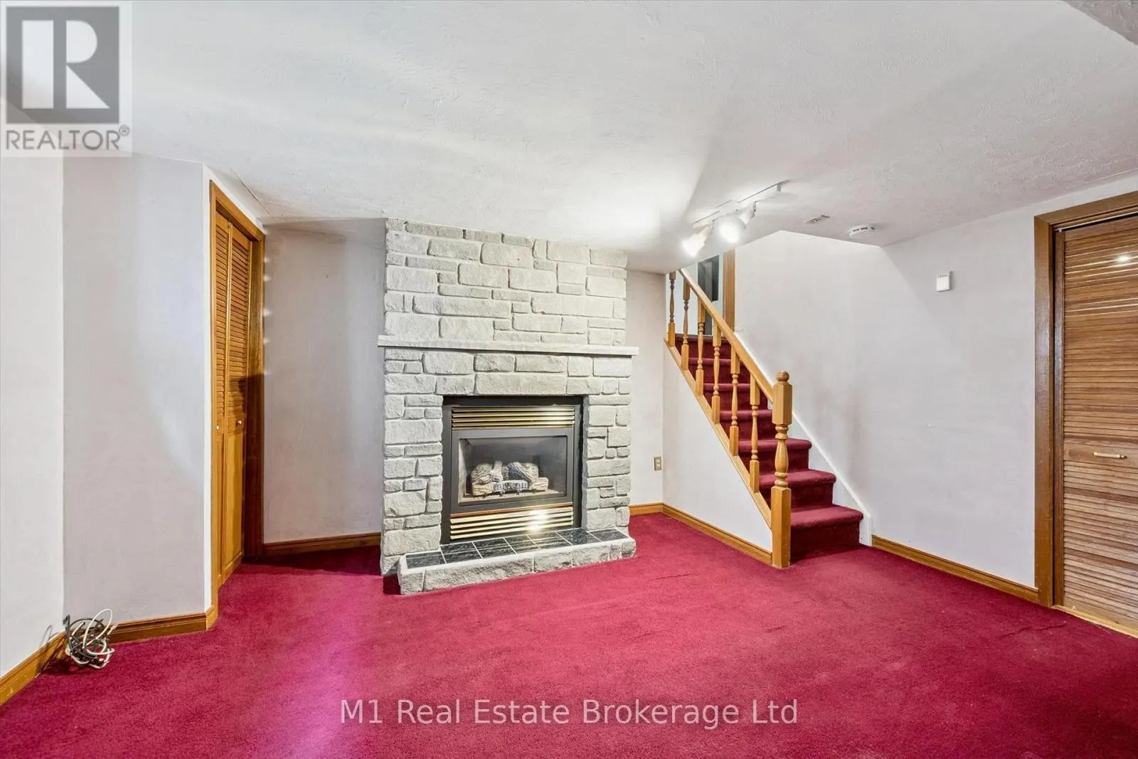 216 PARKSIDE DRIVE E