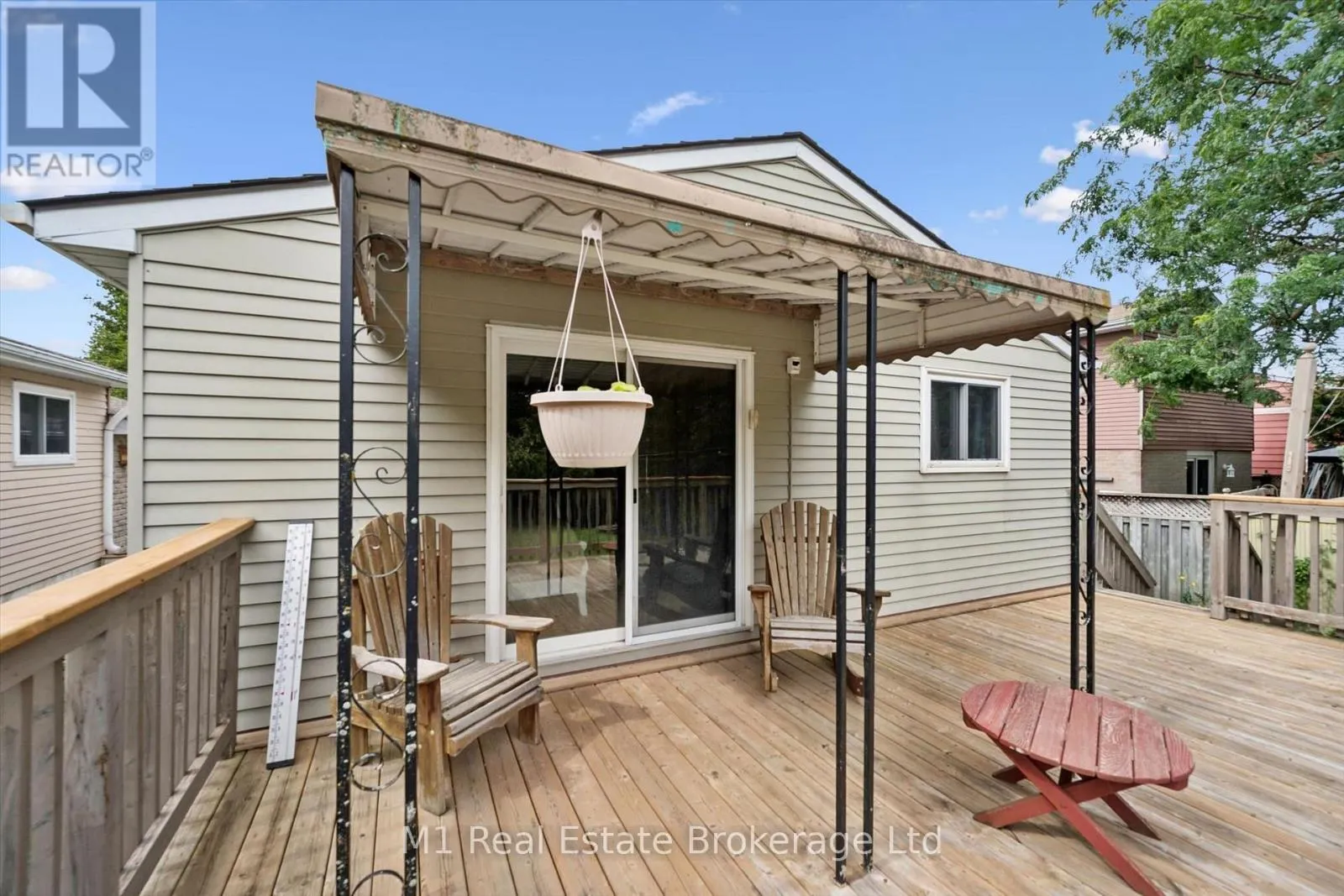 216 PARKSIDE DRIVE E