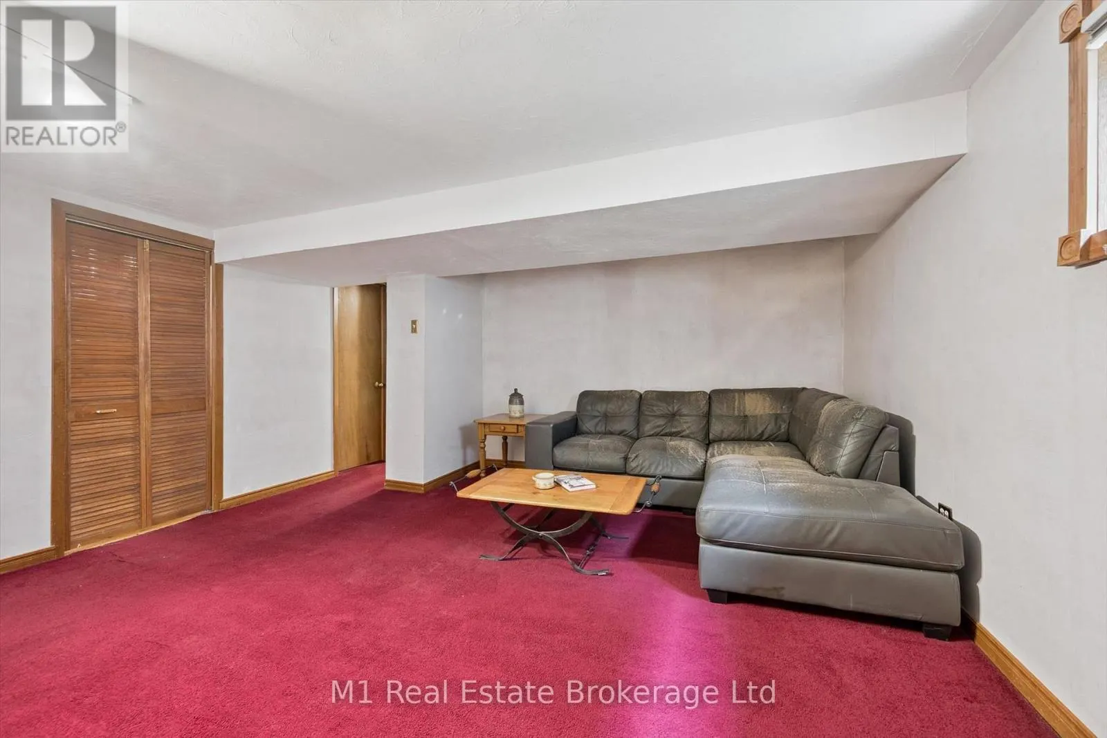 216 PARKSIDE DRIVE E