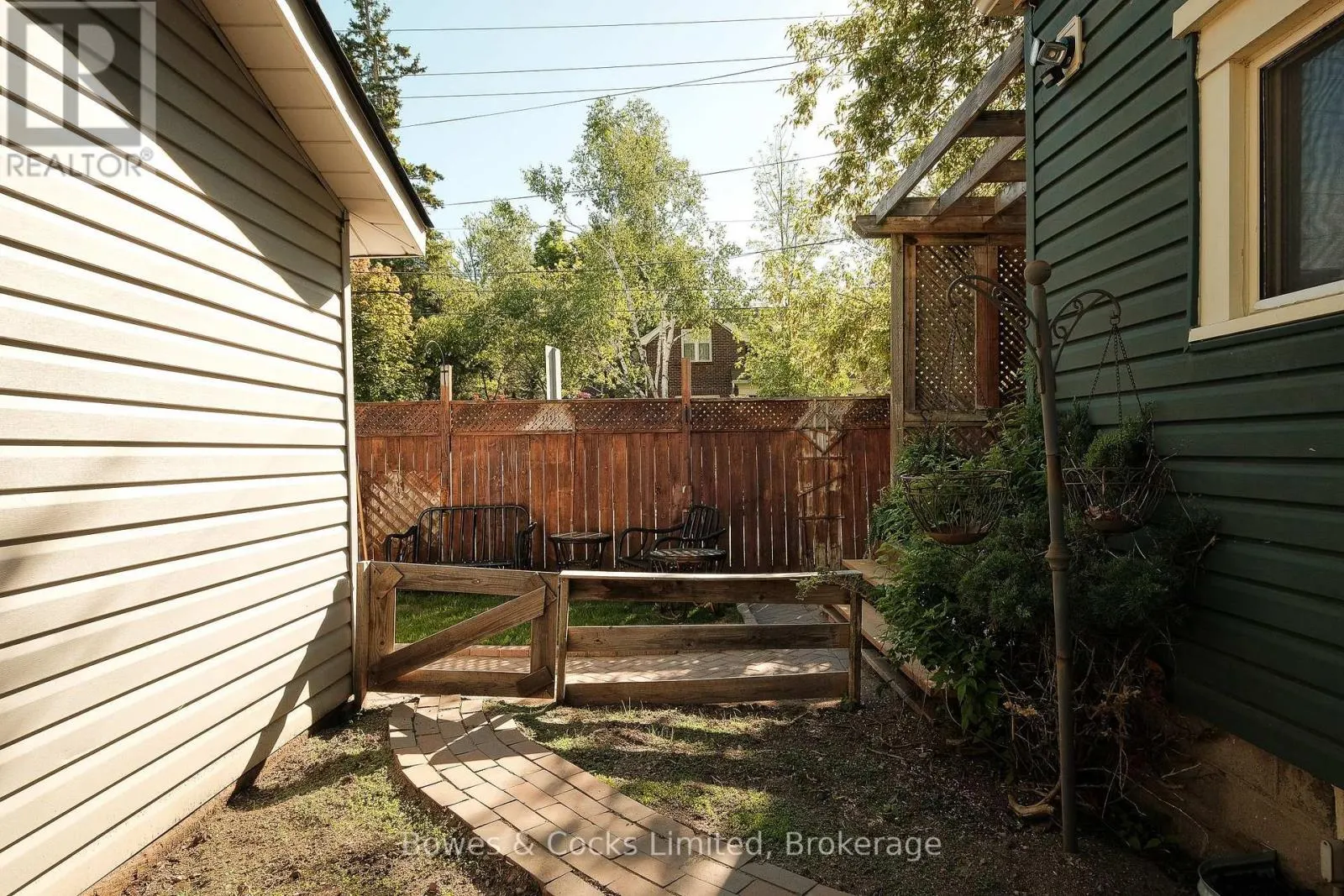 599 GILMOUR STREET