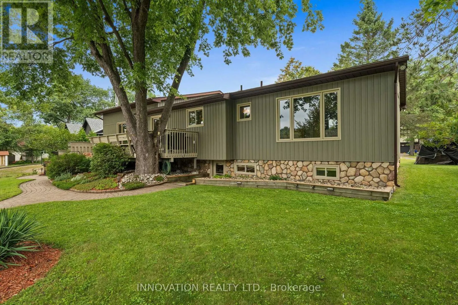 956 BAYVIEW DRIVE