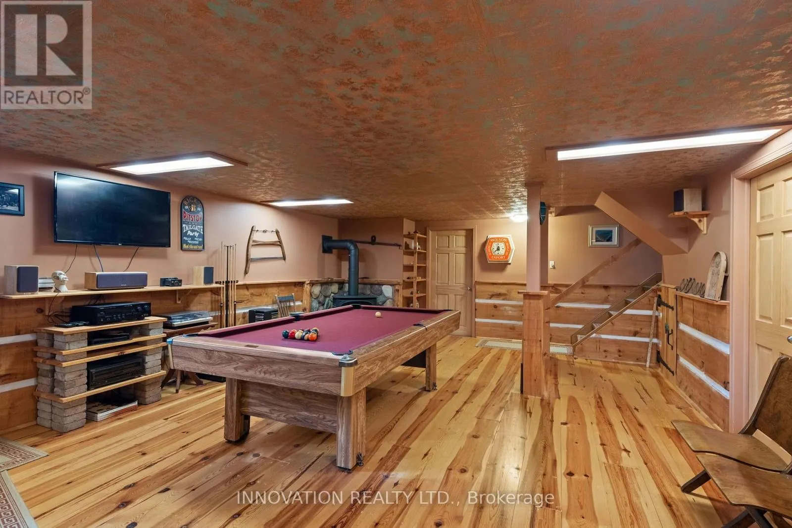 956 BAYVIEW DRIVE