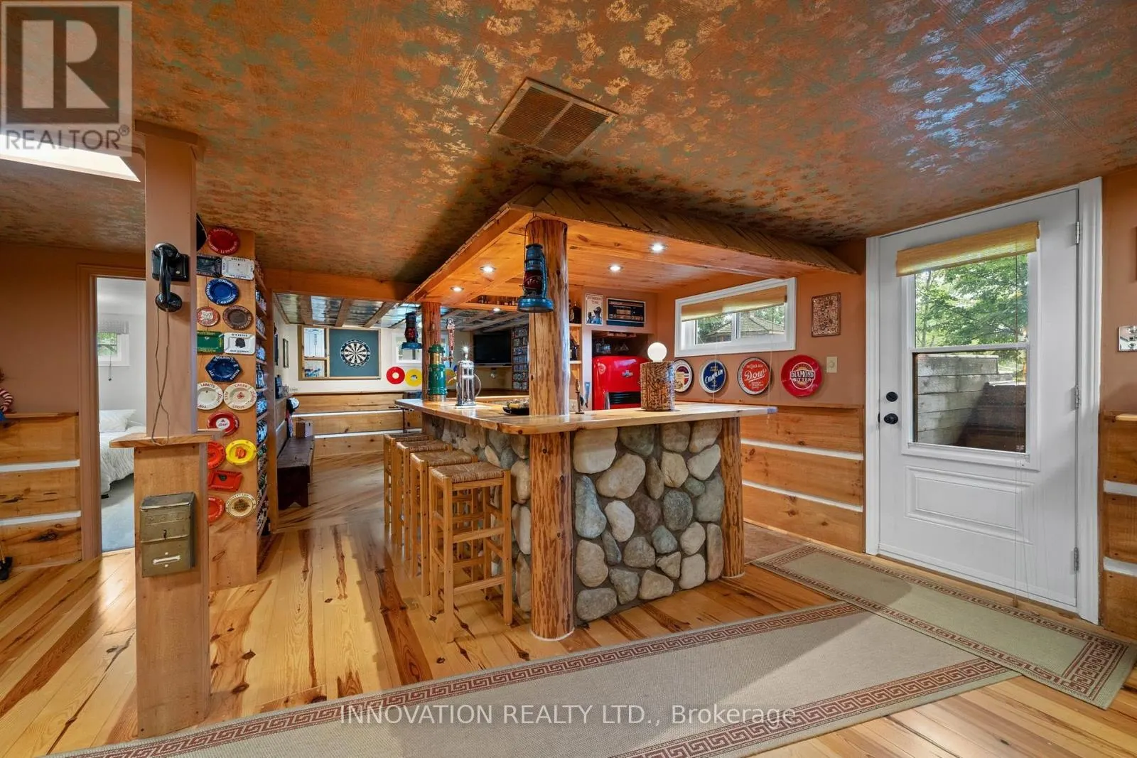 956 BAYVIEW DRIVE