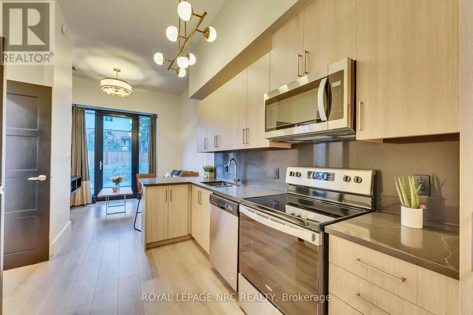 133 - 145 COLUMBIA STREET W #133