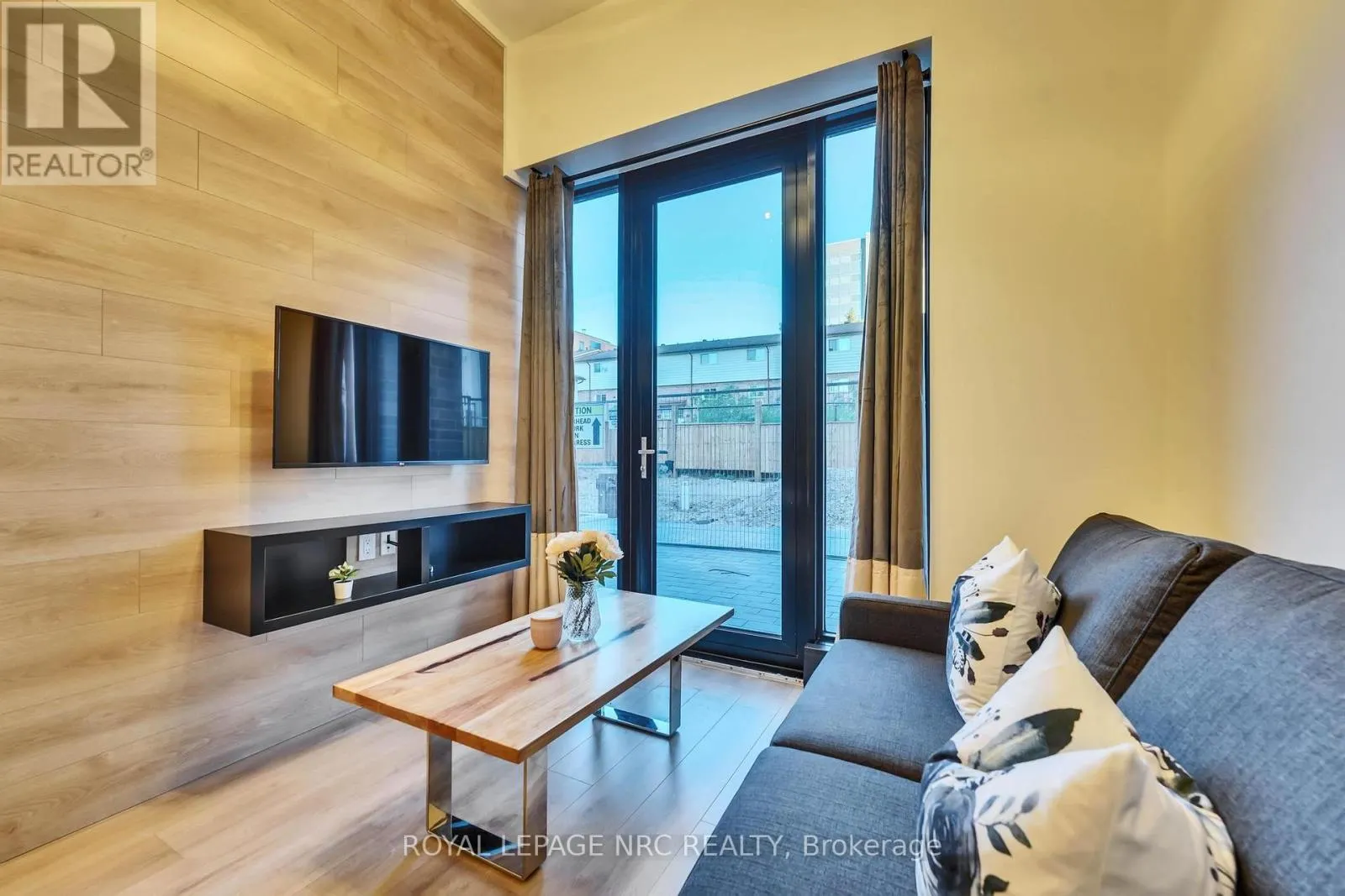 133 - 145 COLUMBIA STREET W #133