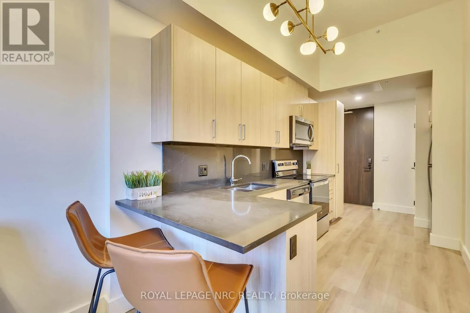 133 - 145 COLUMBIA STREET W #133