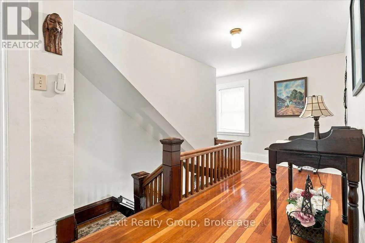 28 LORNE AVENUE