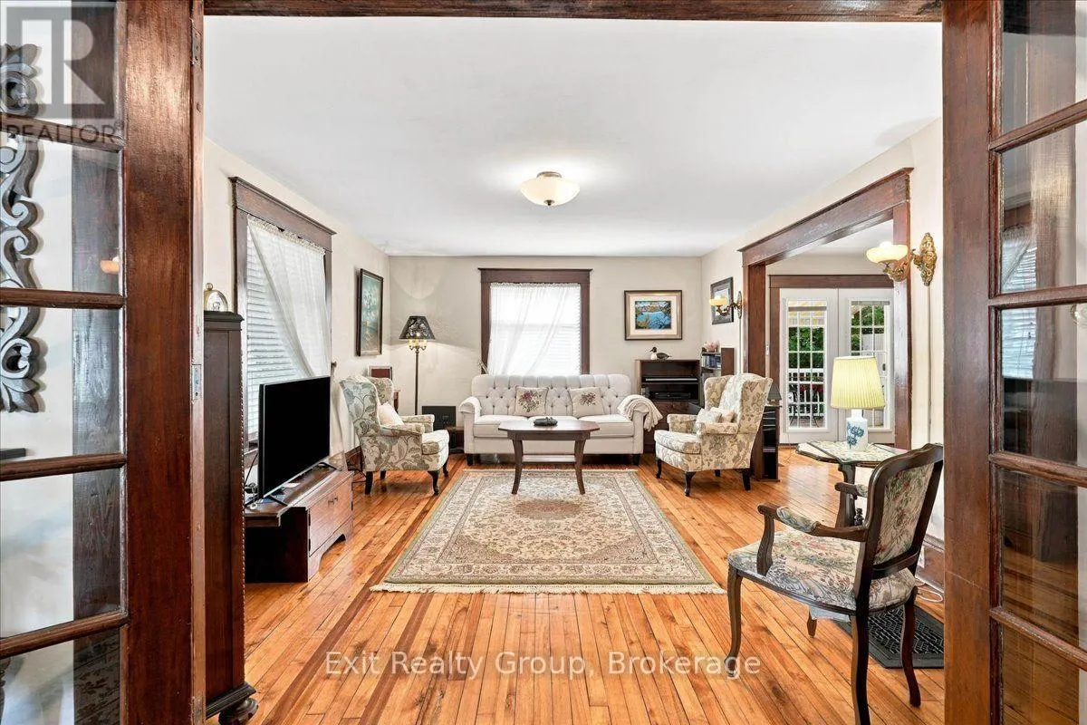 28 LORNE AVENUE