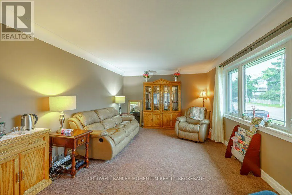 51 MARTIN STREET N