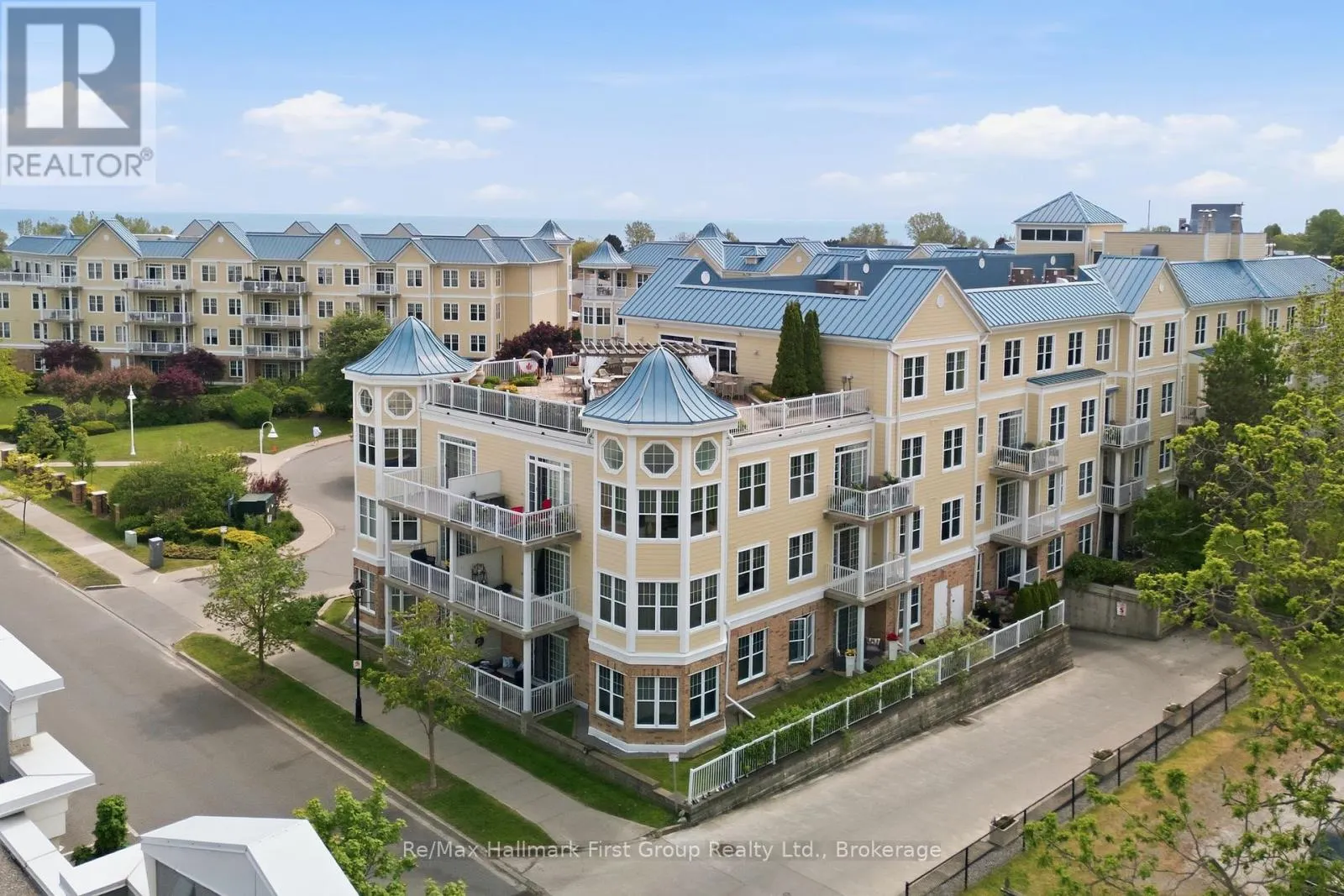 215 - 145 THIRD STREET #215