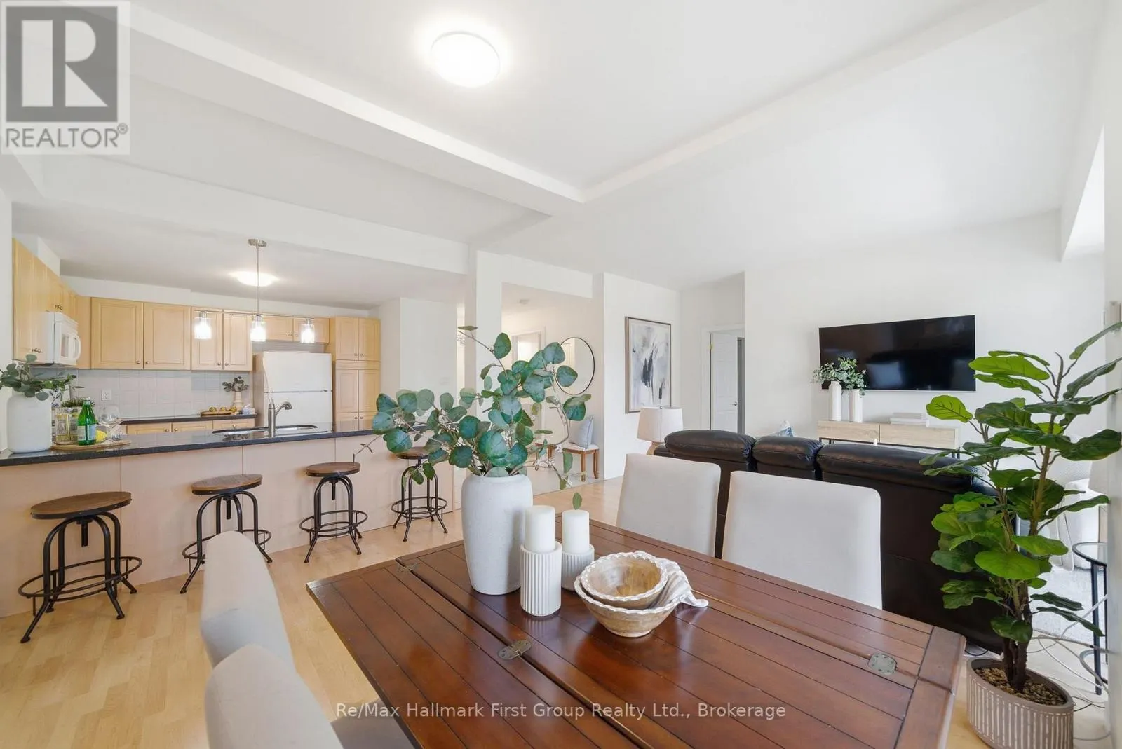 215 - 145 THIRD STREET #215