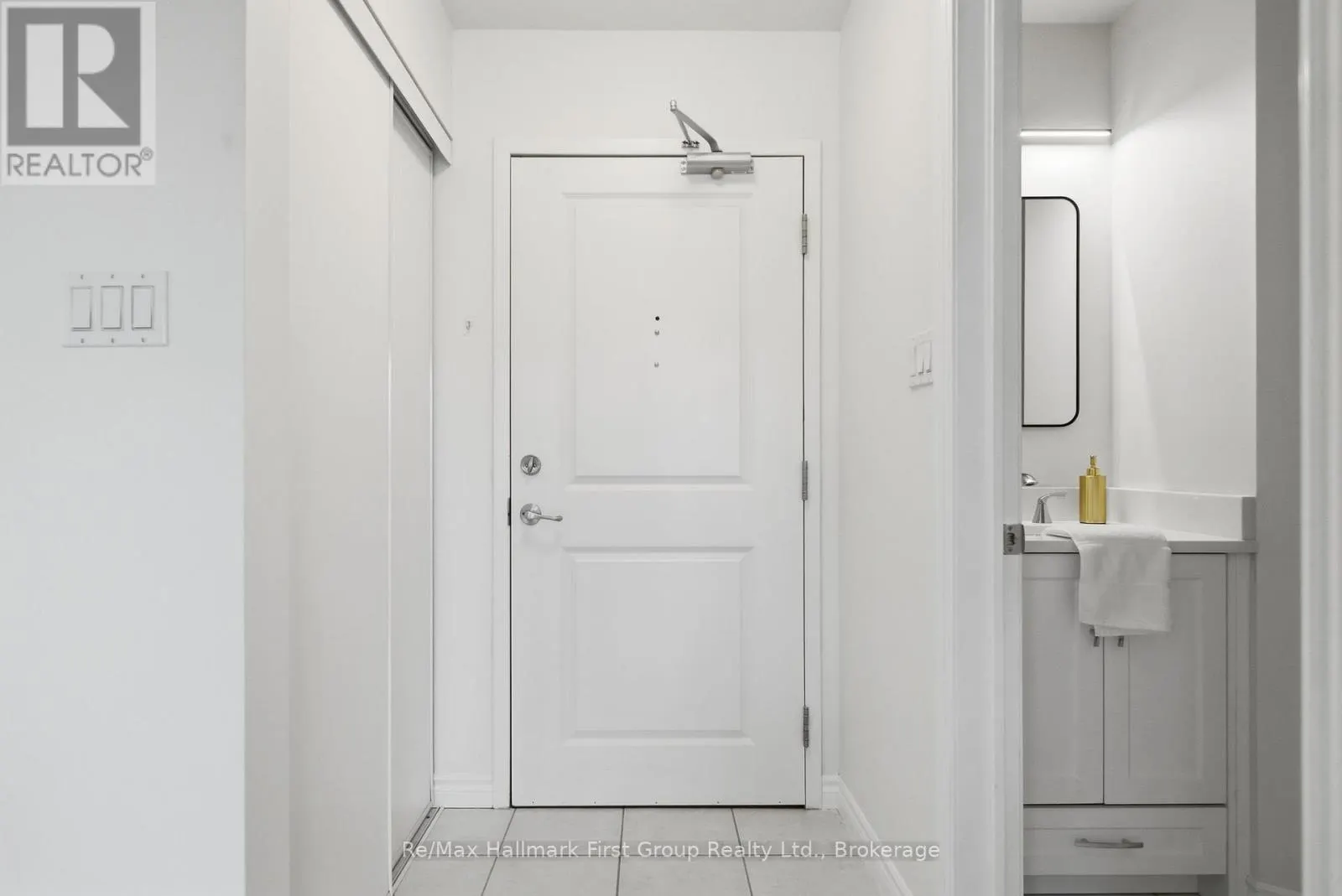 215 - 145 THIRD STREET #215