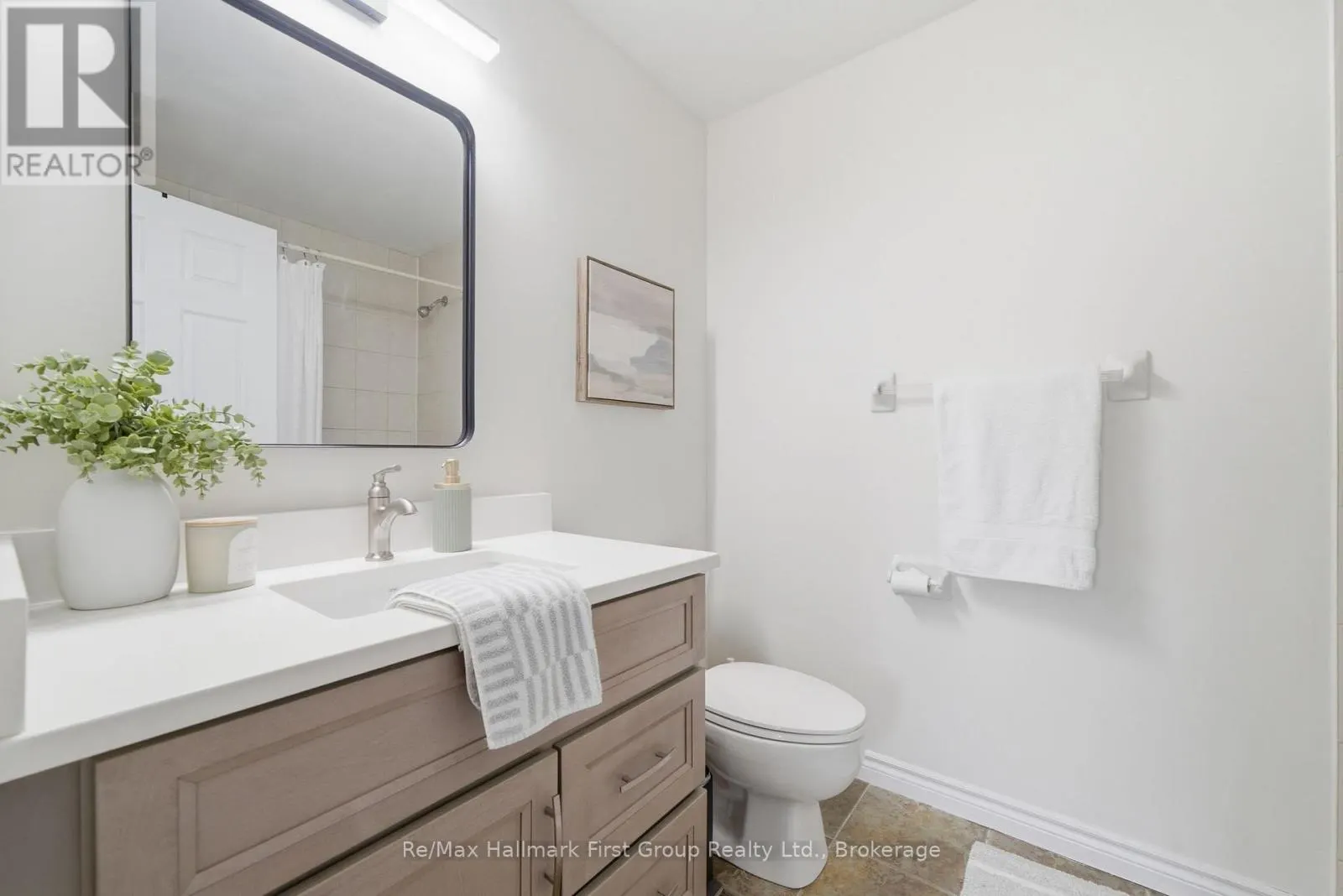 215 - 145 THIRD STREET #215