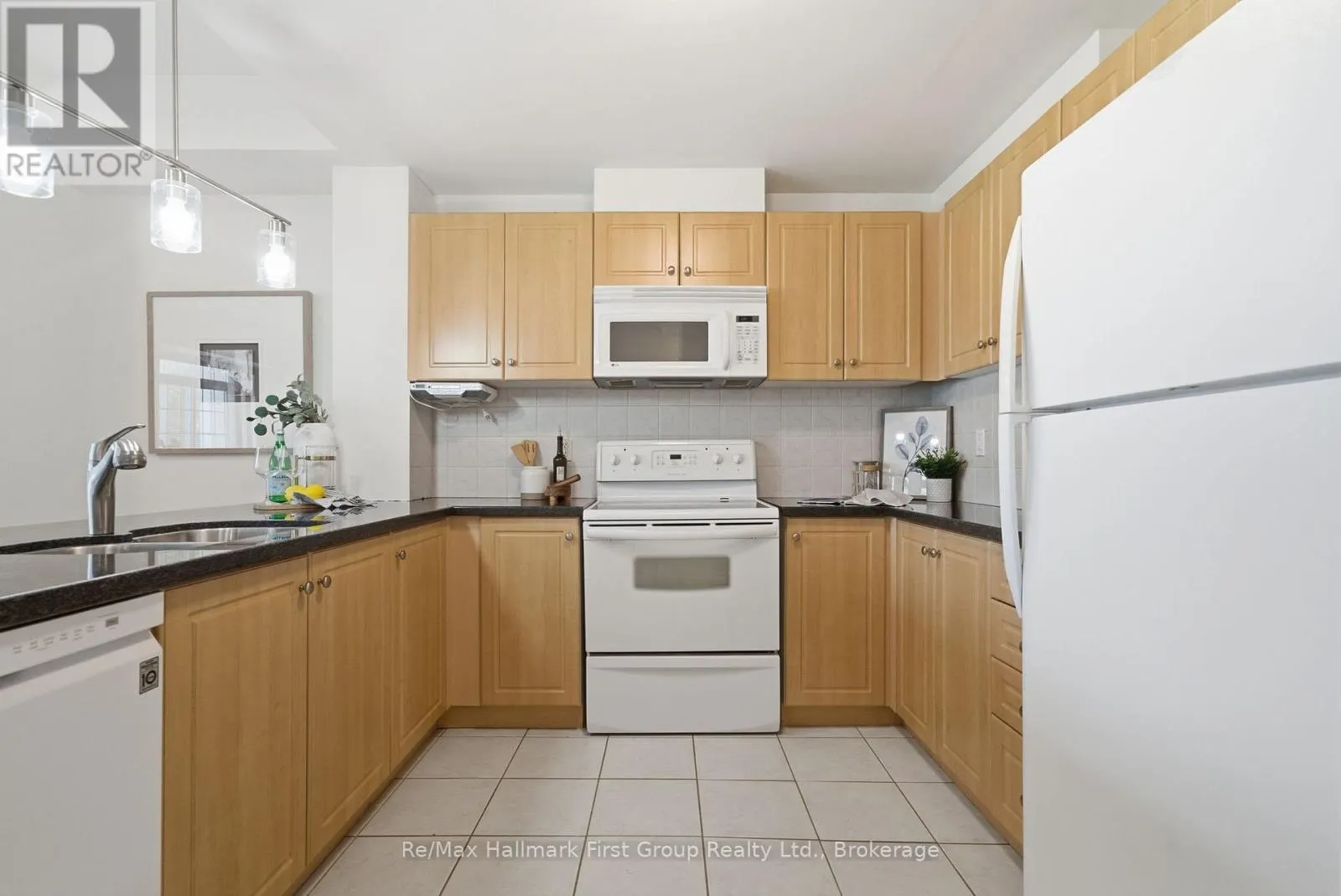 215 - 145 THIRD STREET #215