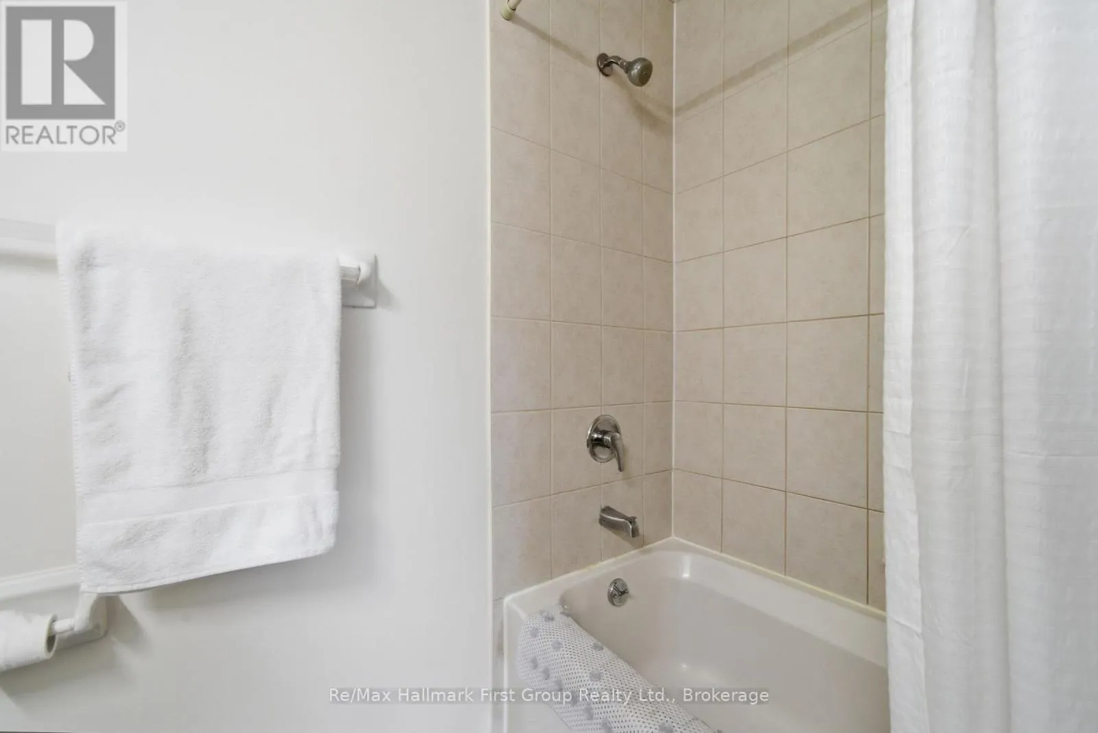 215 - 145 THIRD STREET #215