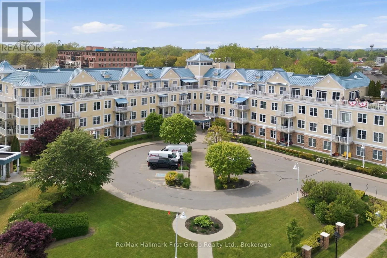 215 - 145 THIRD STREET #215
