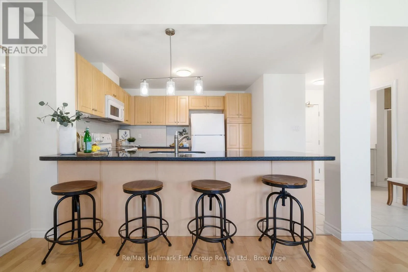 215 - 145 THIRD STREET #215