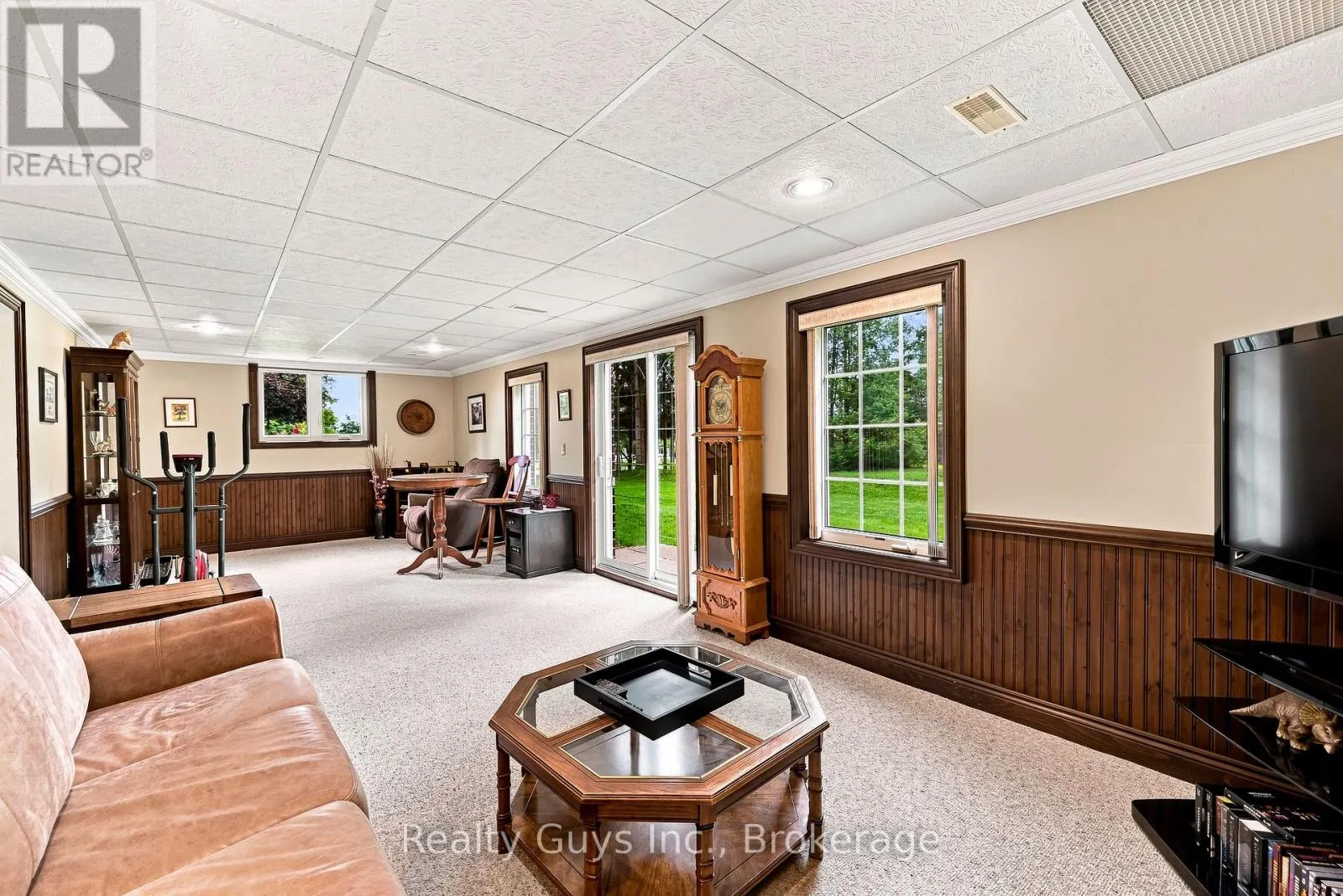 498 AVA CRESCENT