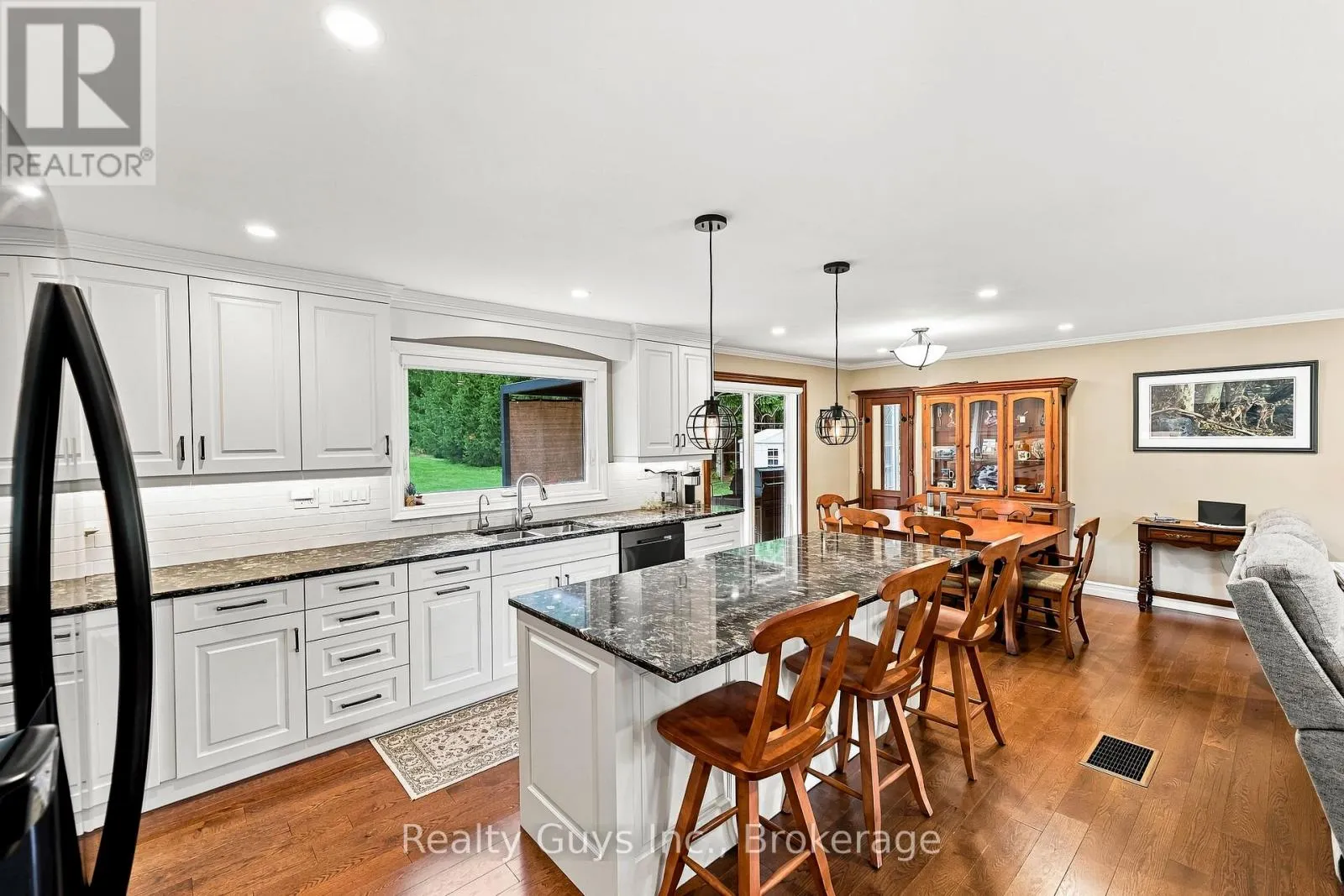 498 AVA CRESCENT