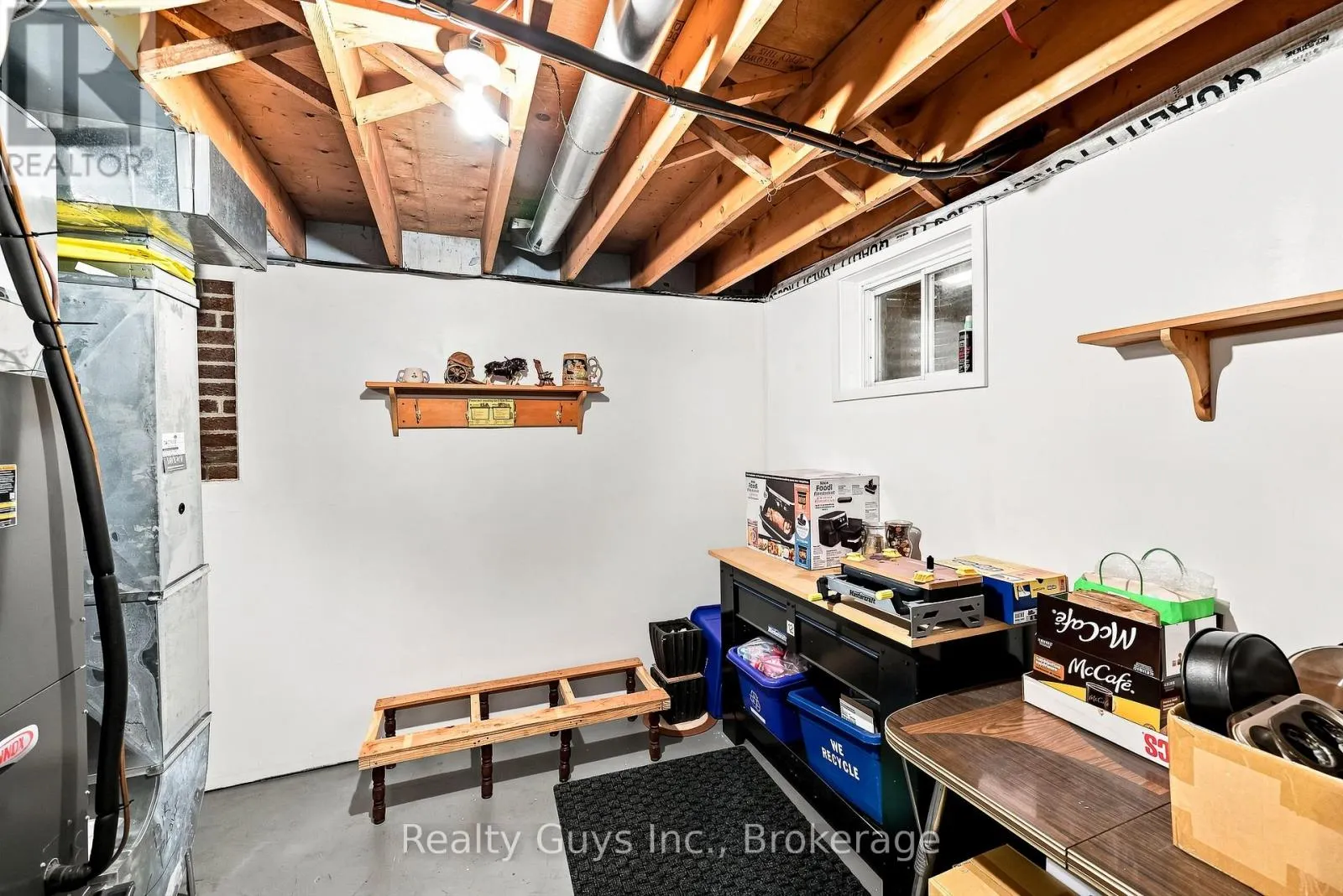 498 AVA CRESCENT
