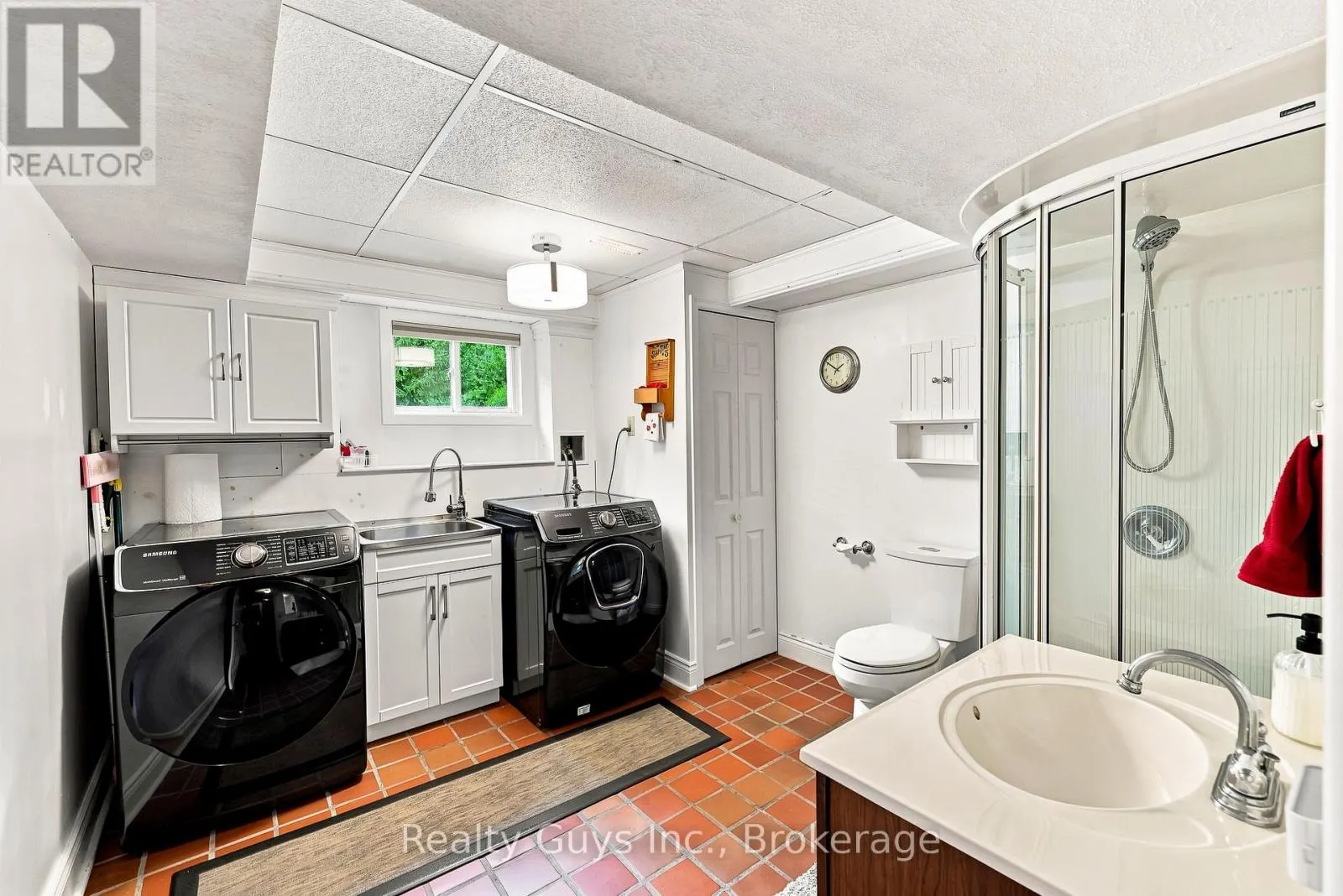 498 AVA CRESCENT
