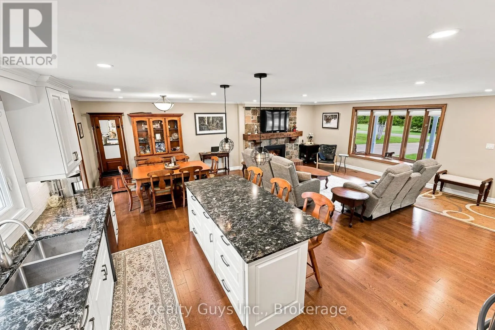 498 AVA CRESCENT