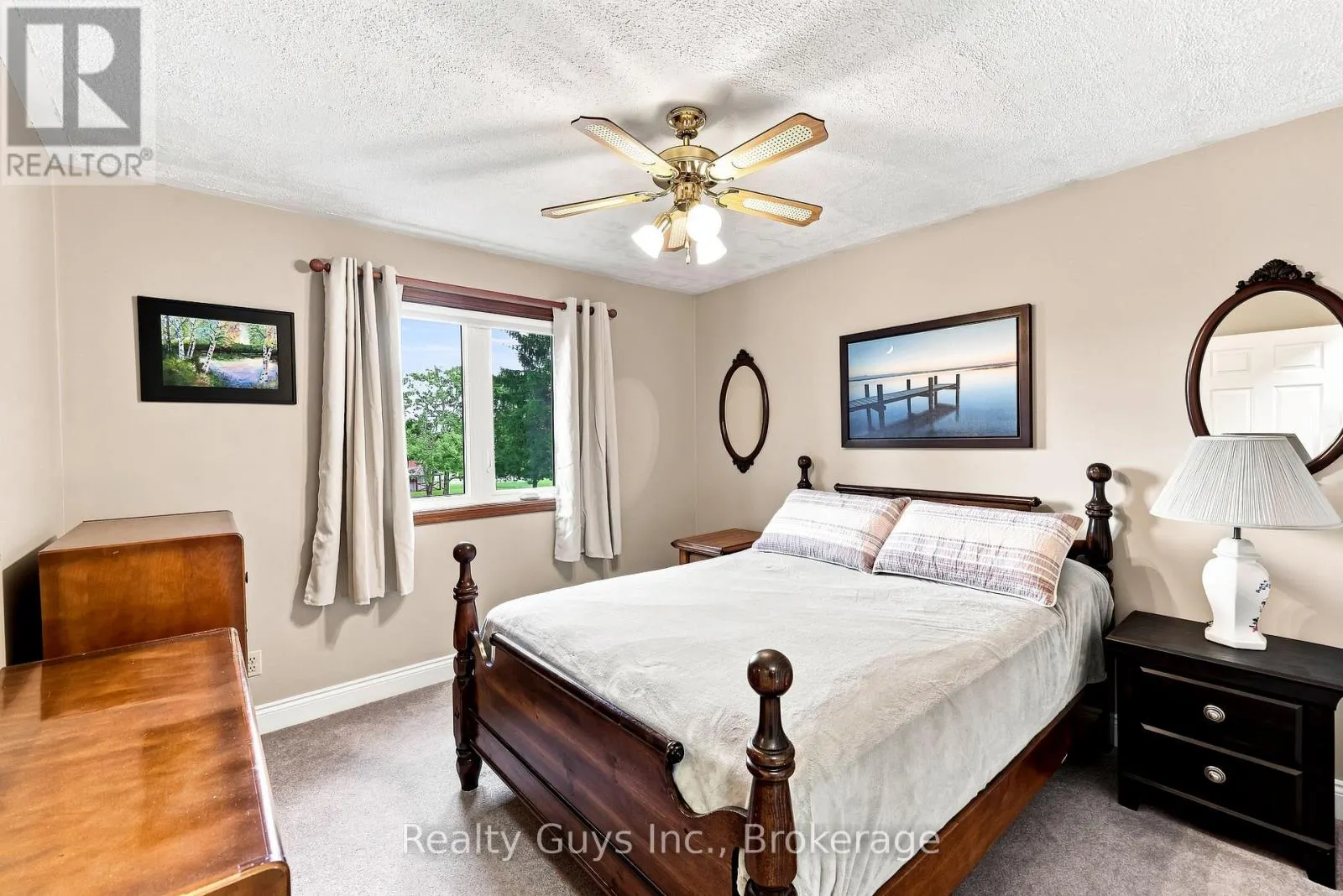 498 AVA CRESCENT