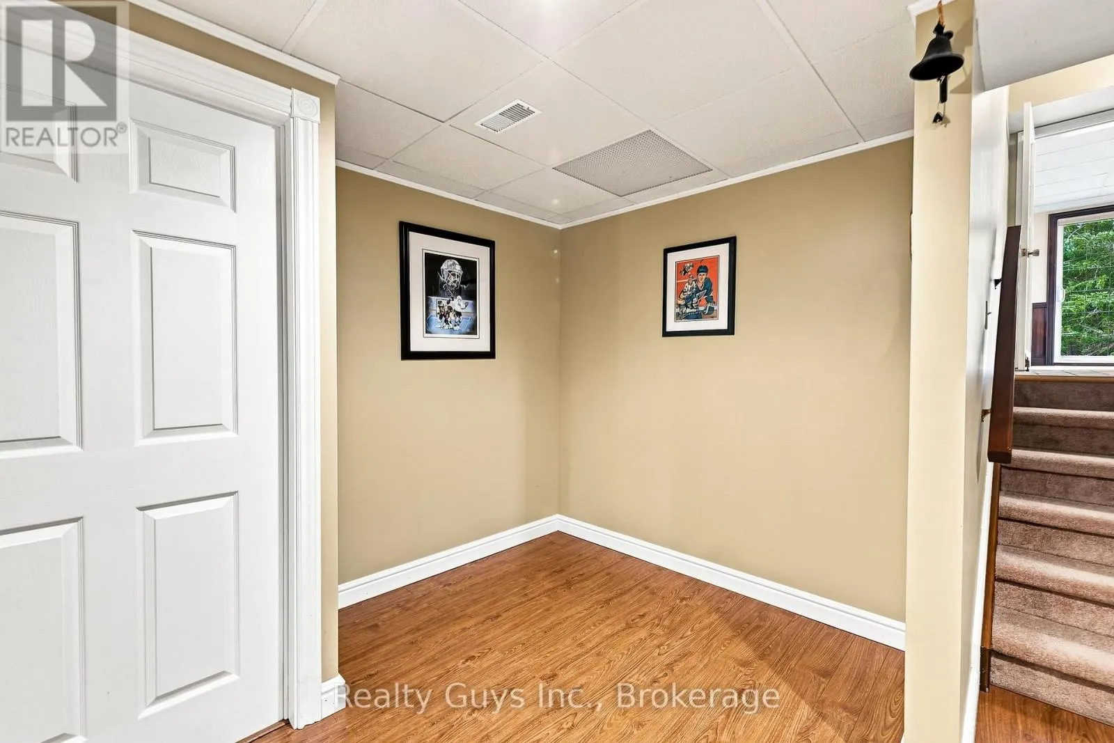 498 AVA CRESCENT