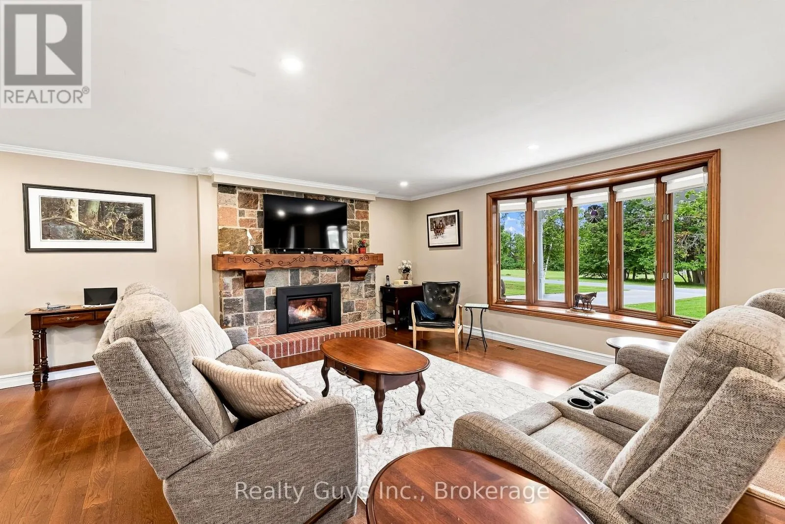 498 AVA CRESCENT