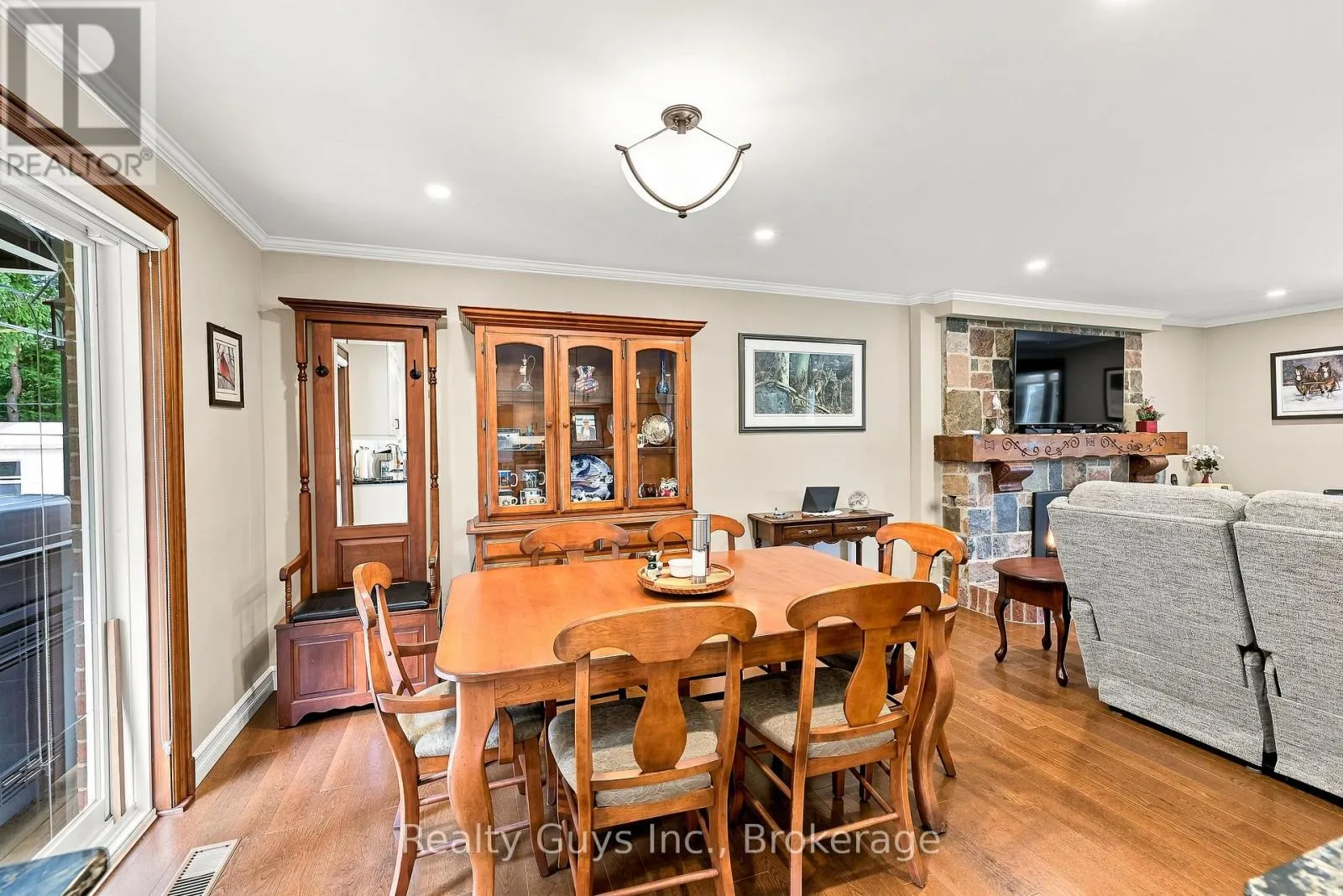 498 AVA CRESCENT