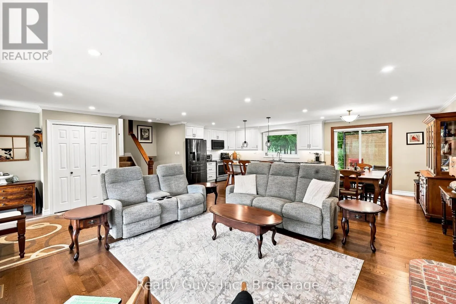 498 AVA CRESCENT