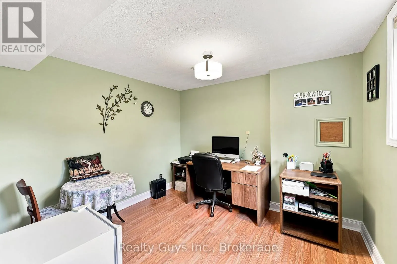 498 AVA CRESCENT