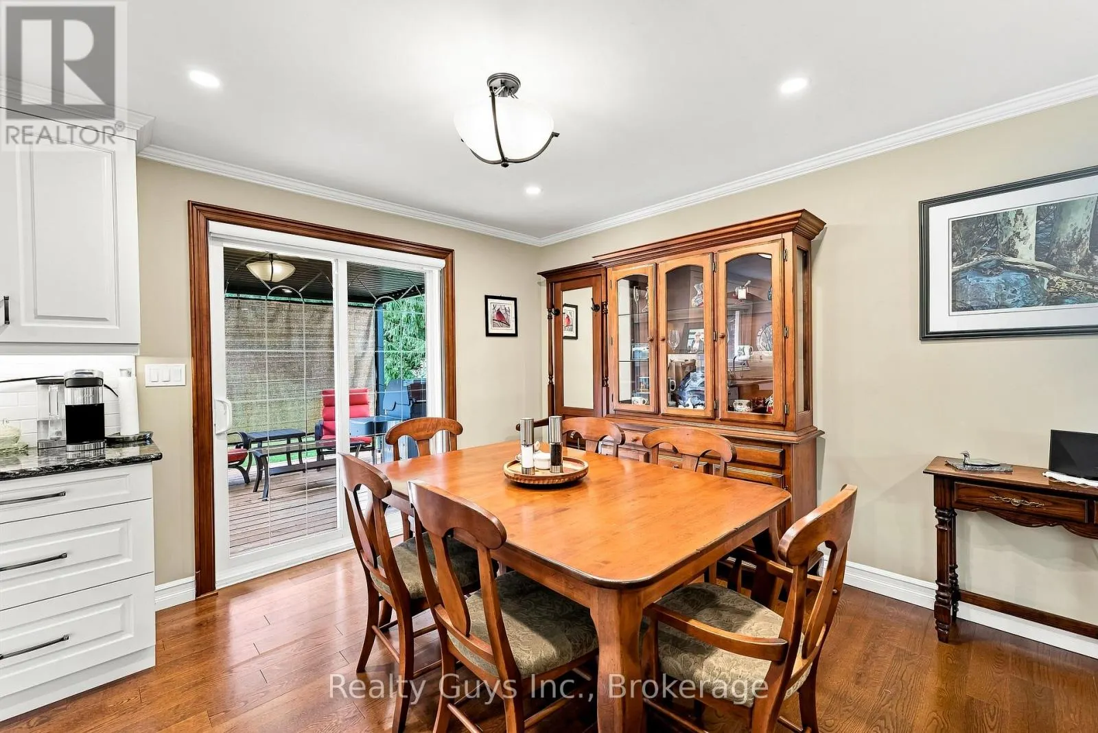 498 AVA CRESCENT