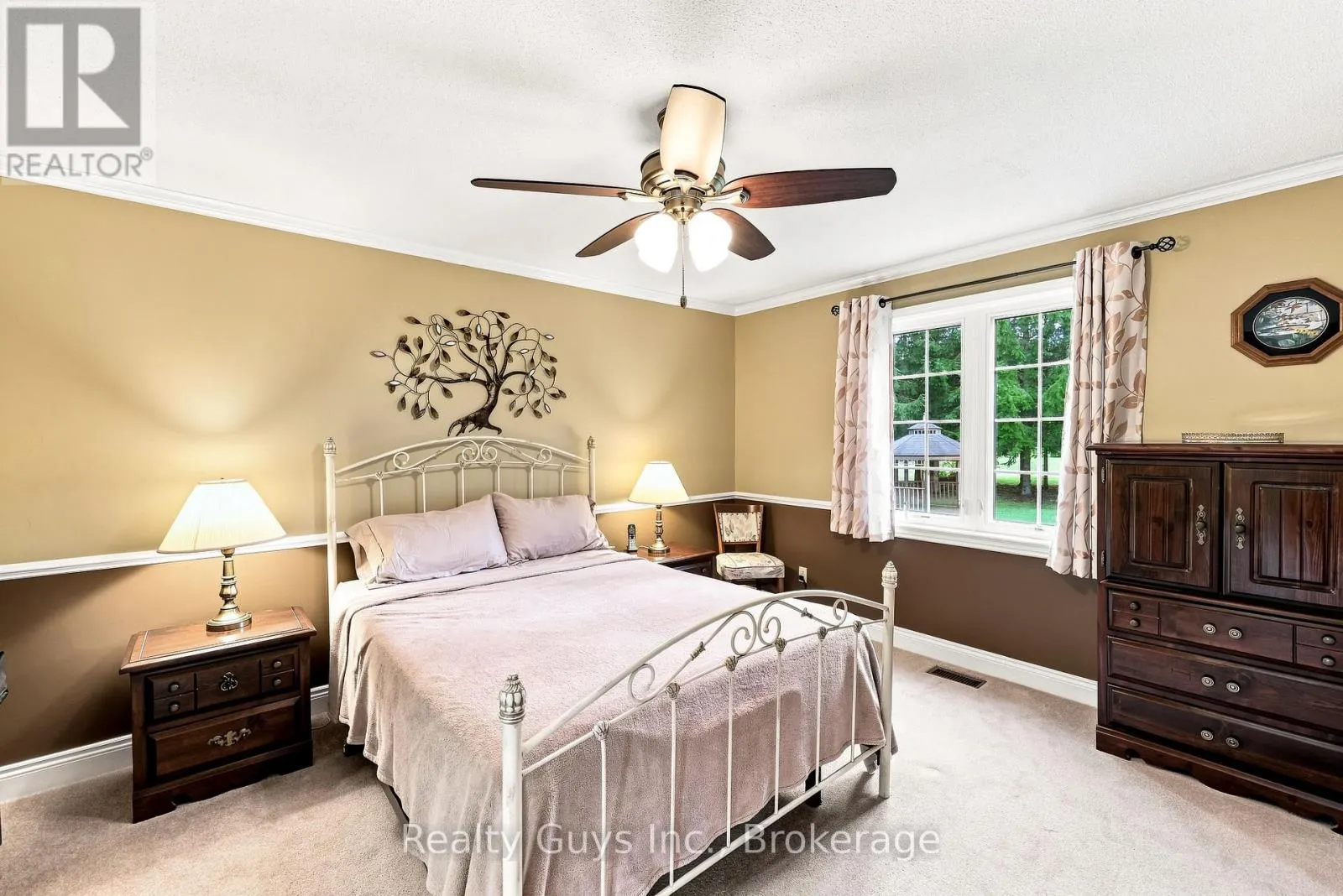 498 AVA CRESCENT