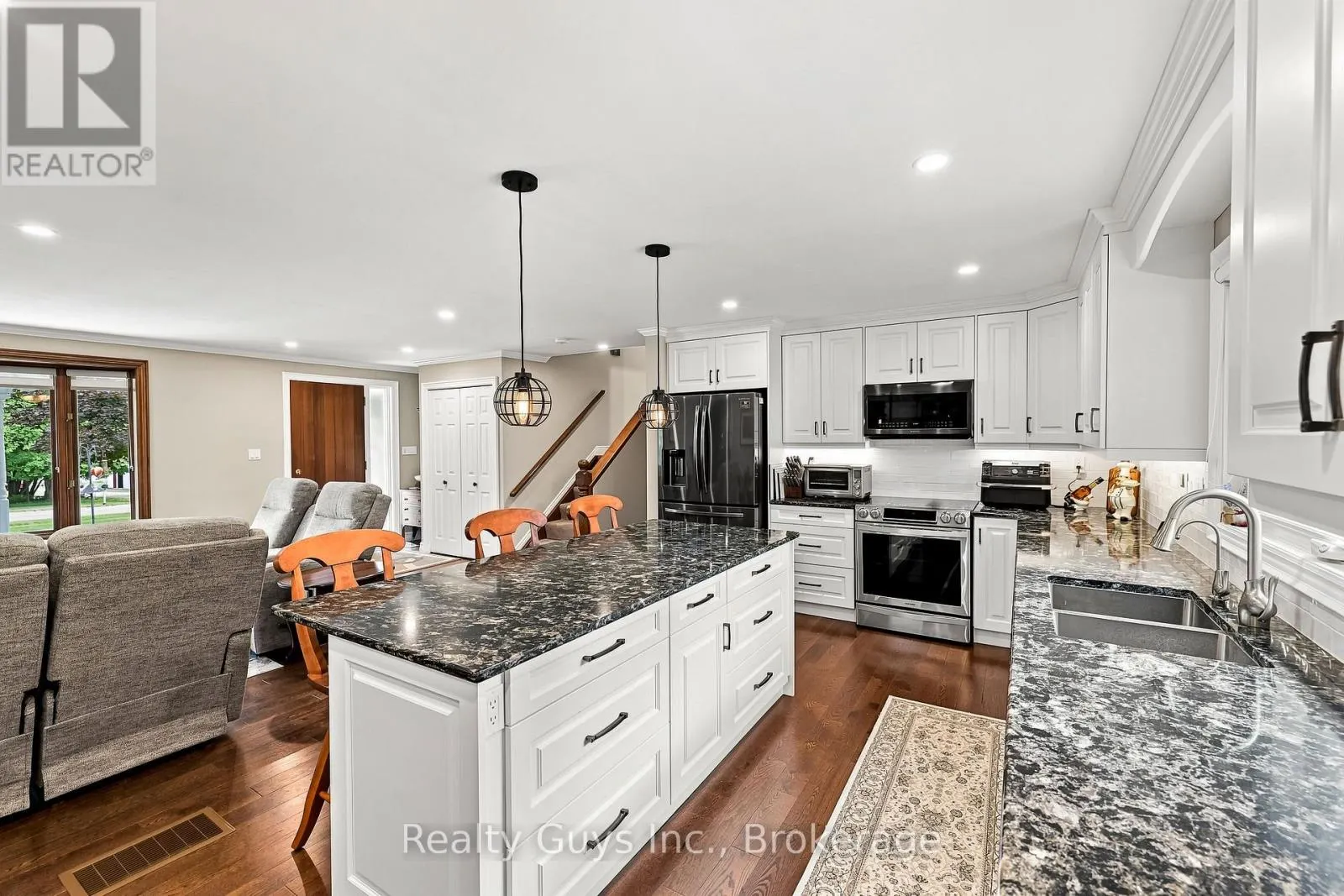 498 AVA CRESCENT