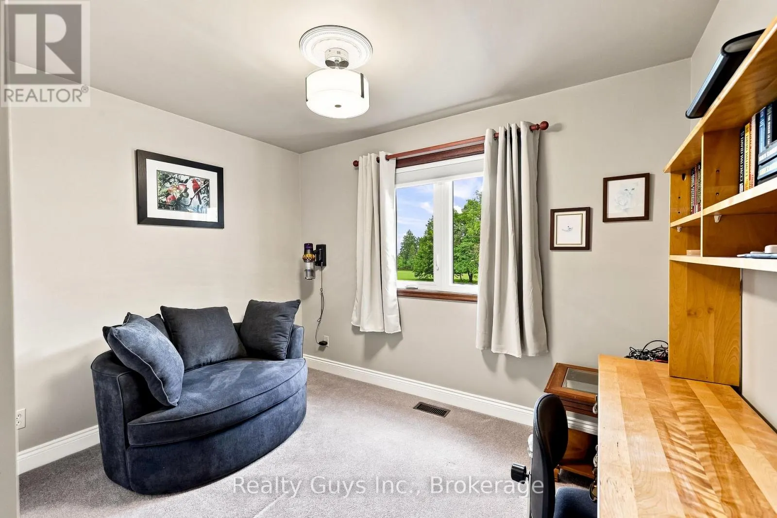 498 AVA CRESCENT