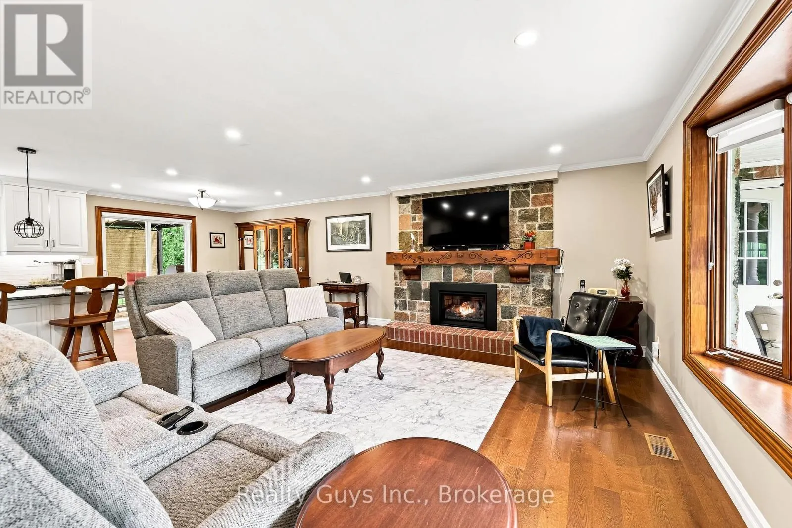 498 AVA CRESCENT