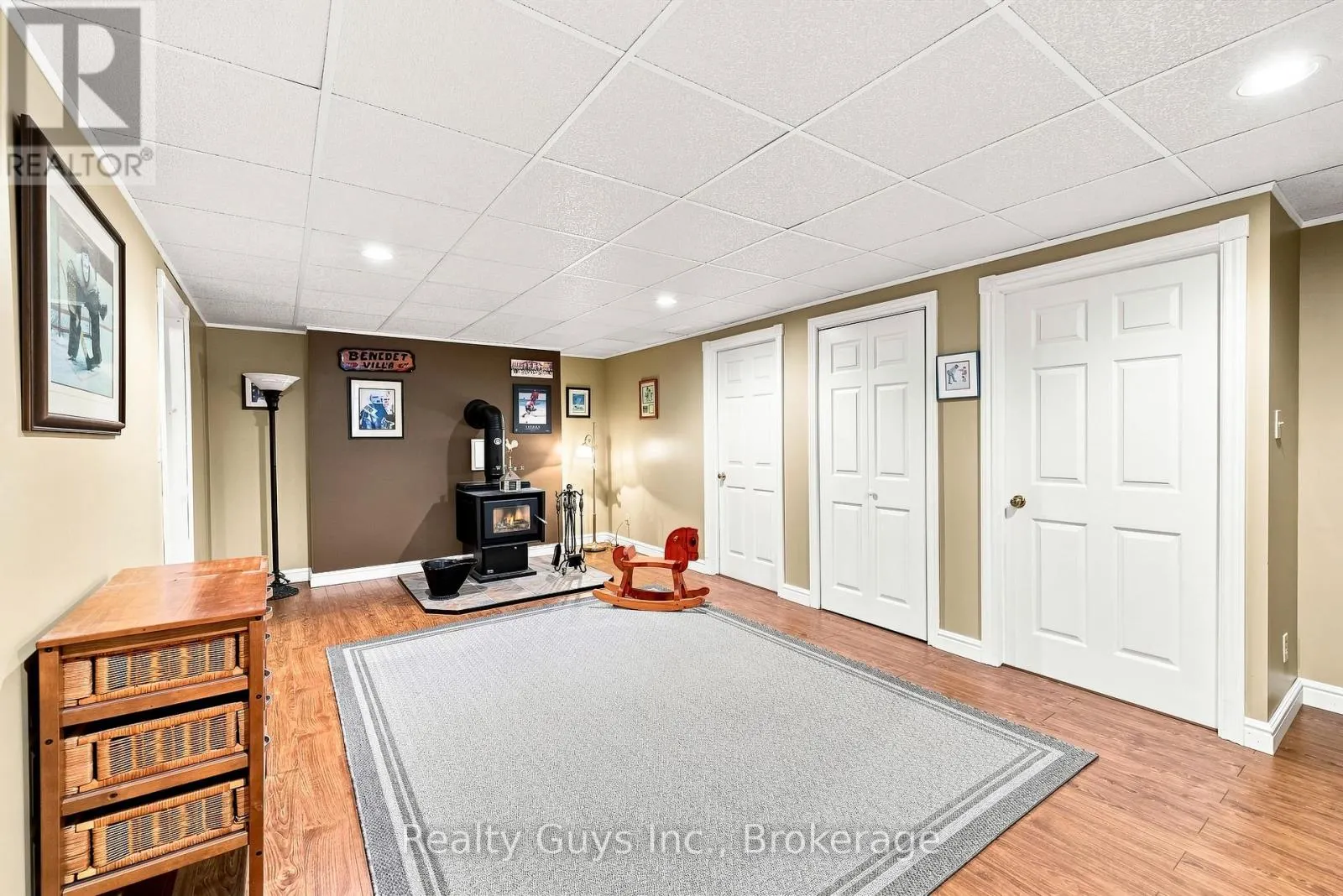 498 AVA CRESCENT
