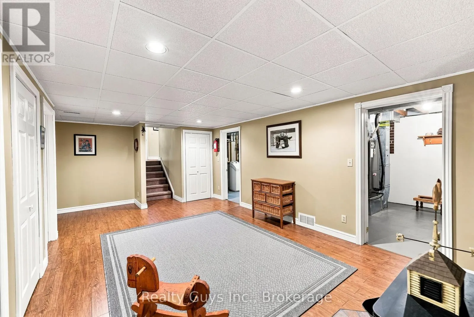 498 AVA CRESCENT